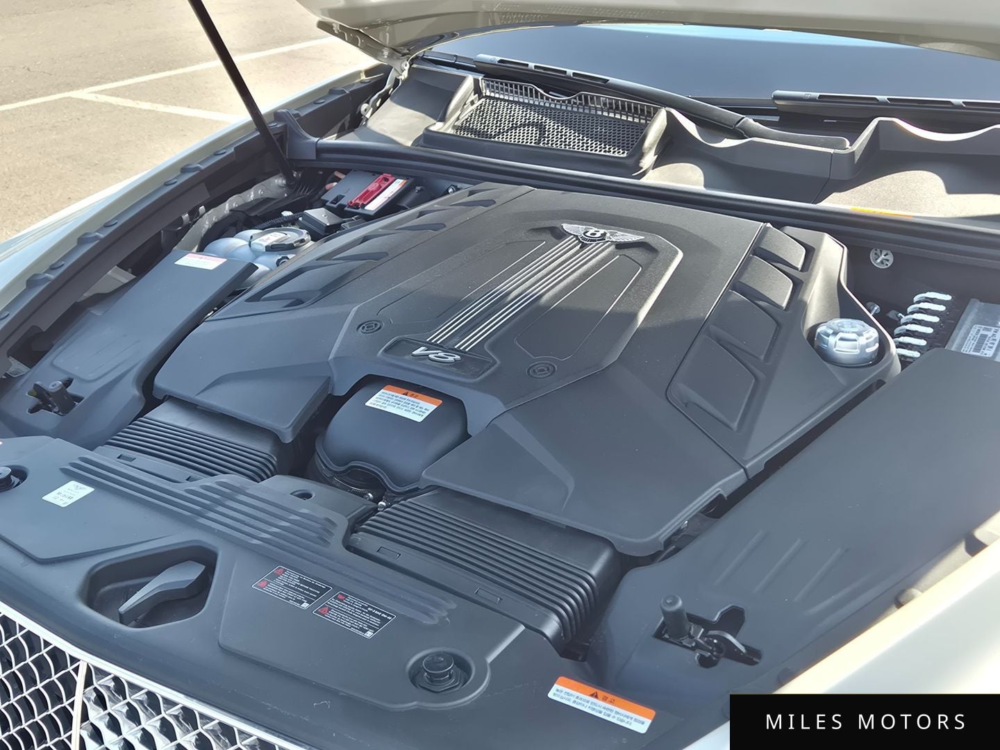 Bentley Bentayga 2023 — миниатюра 6
