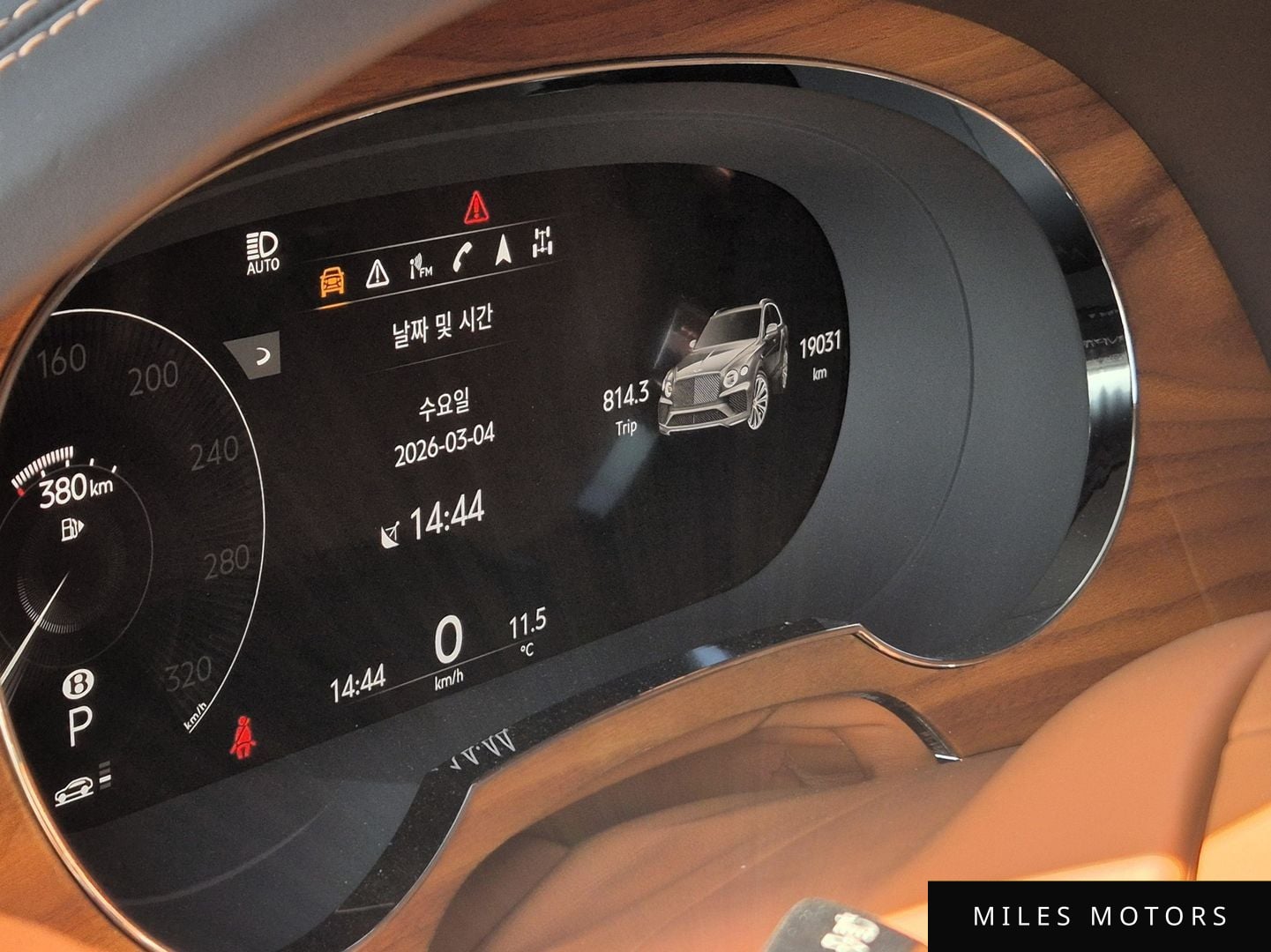 Bentley Bentayga 2023 — миниатюра 8