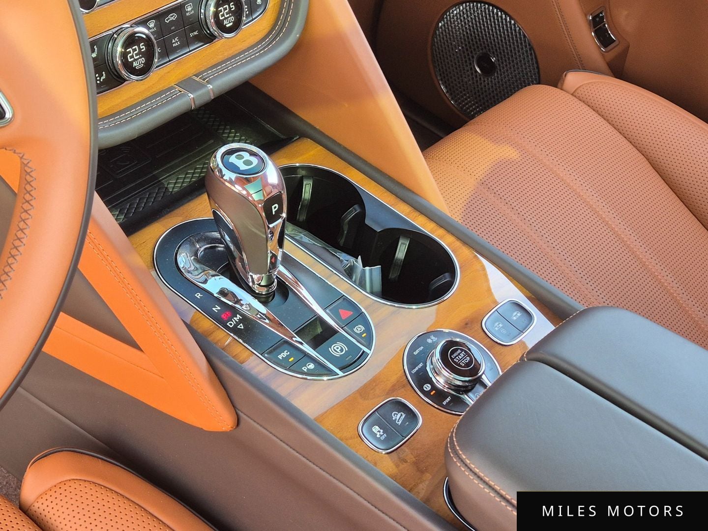 Bentley Bentayga 2023 — миниатюра 9