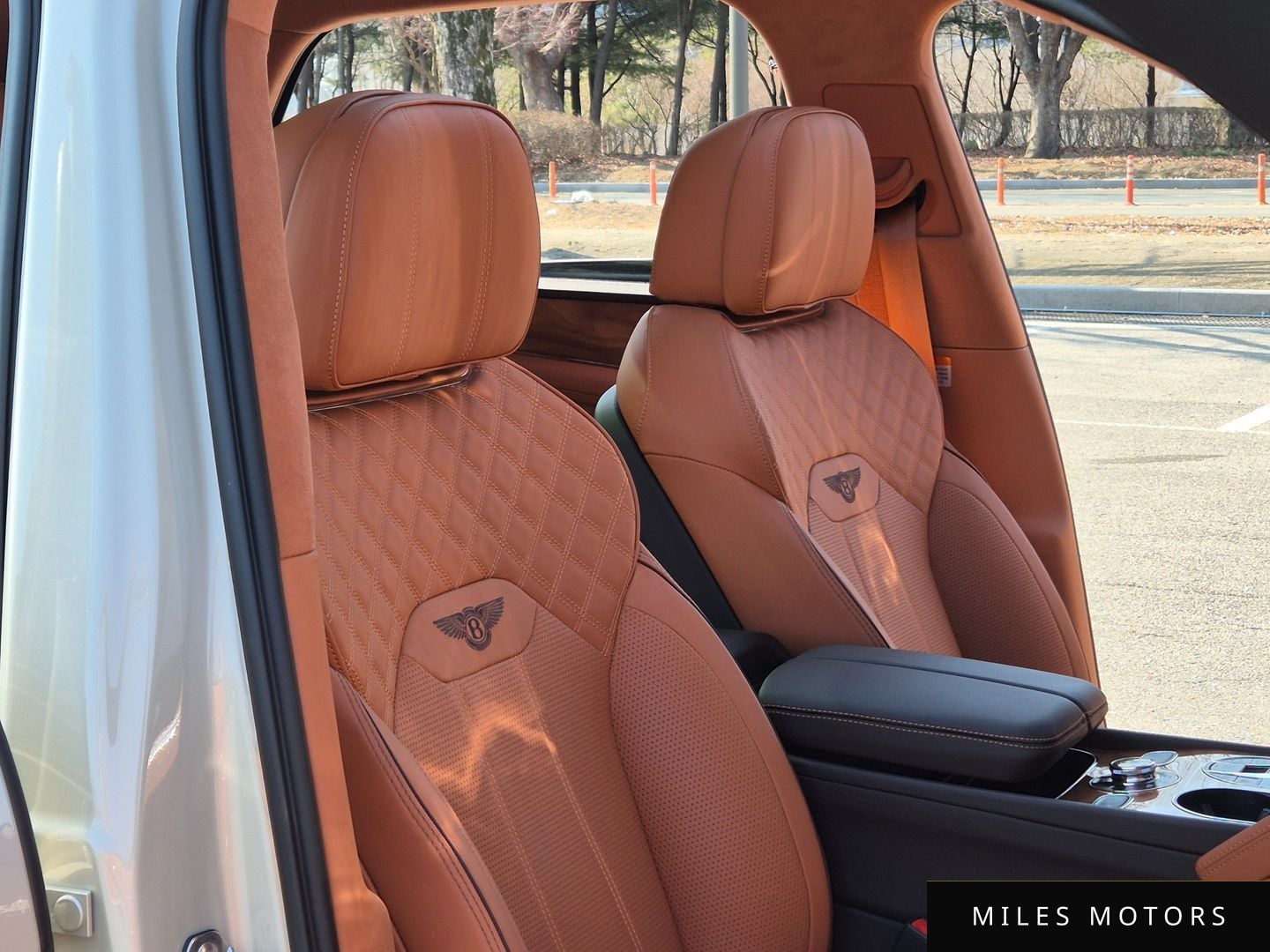 Bentley Bentayga 2023 — миниатюра 10