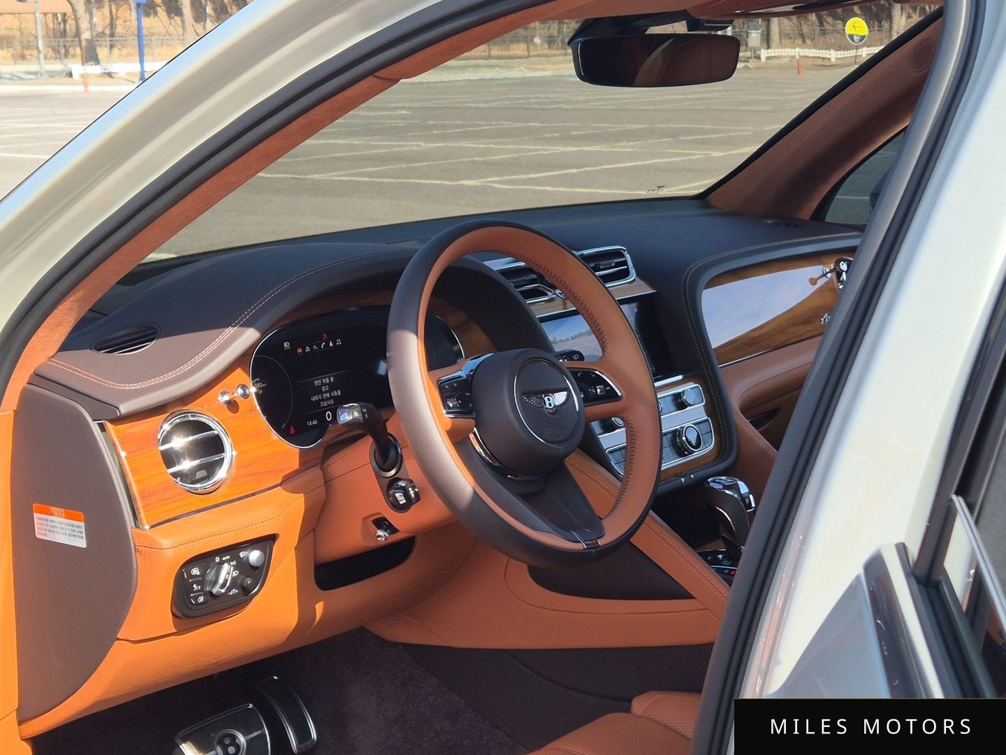 Bentley Bentayga 2023 — миниатюра 11