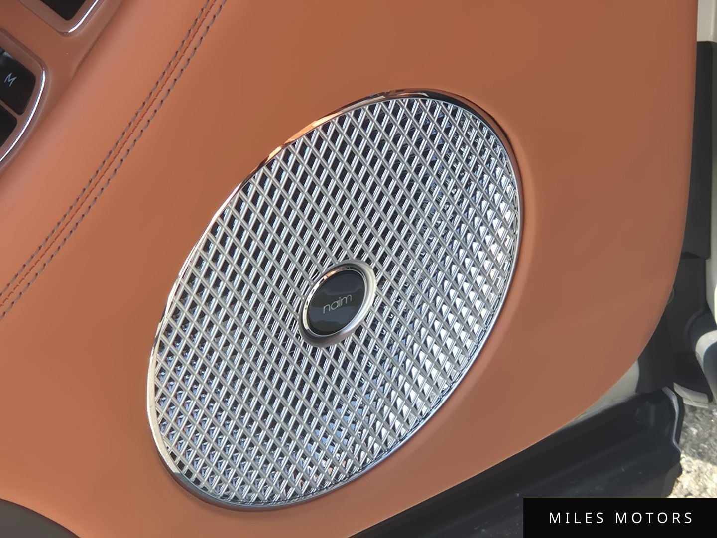 Bentley Bentayga 2023 — миниатюра 12