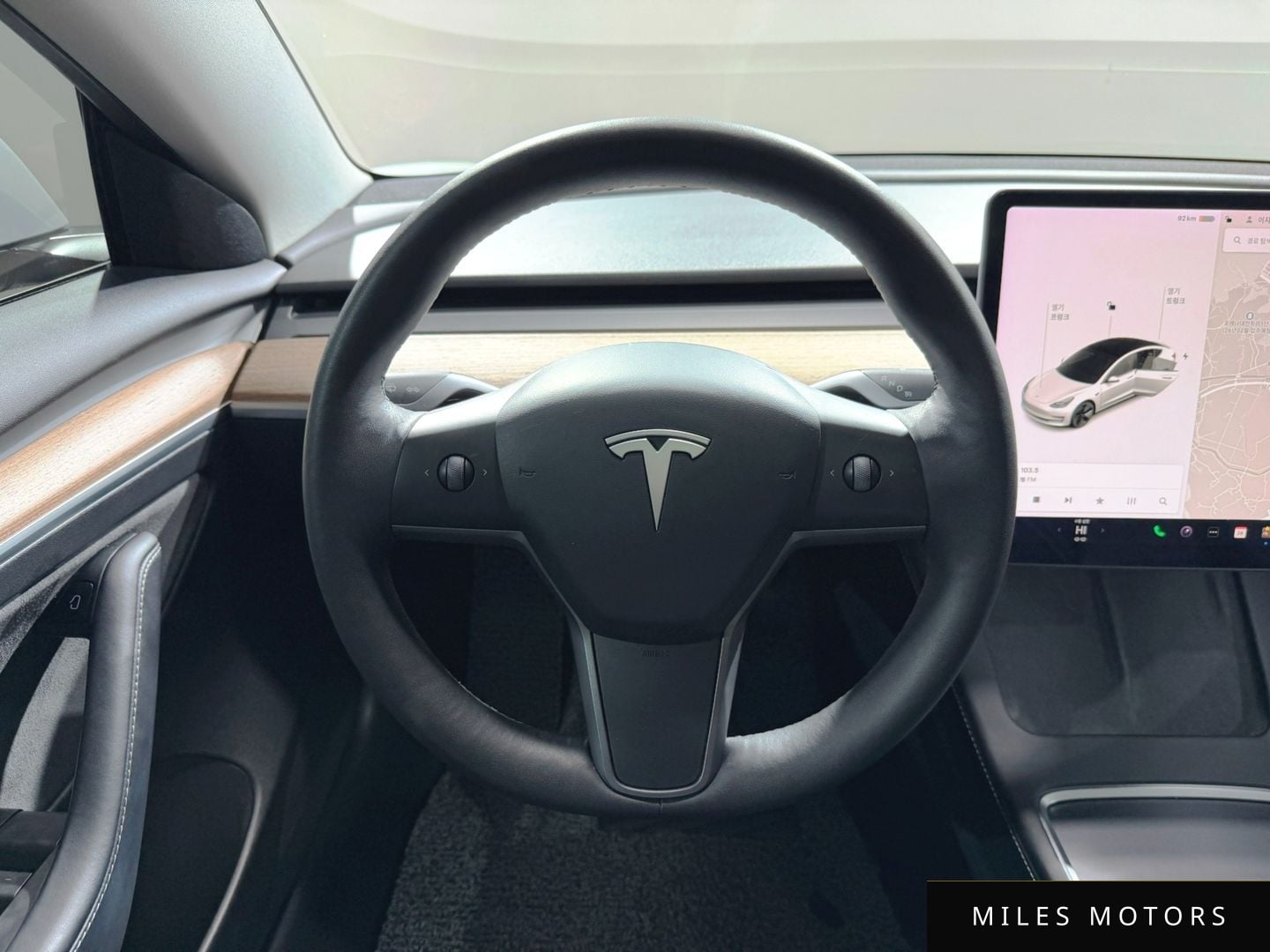 Tesla 모델 3 2022 — миниатюра 10