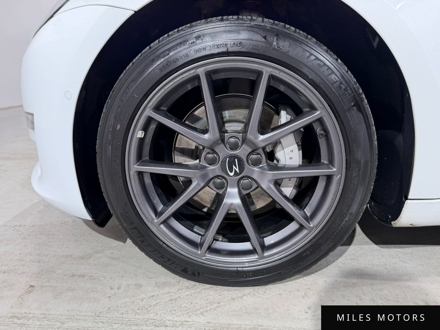 Tesla 모델 3 2022 — миниатюра 18