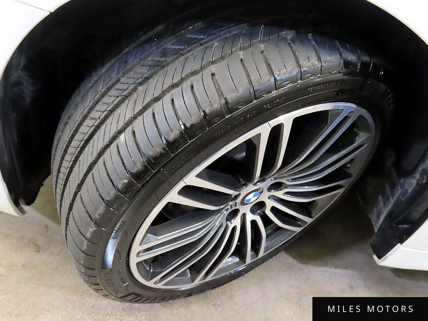 BMW 5 Series (G30) 2020 — миниатюра 5