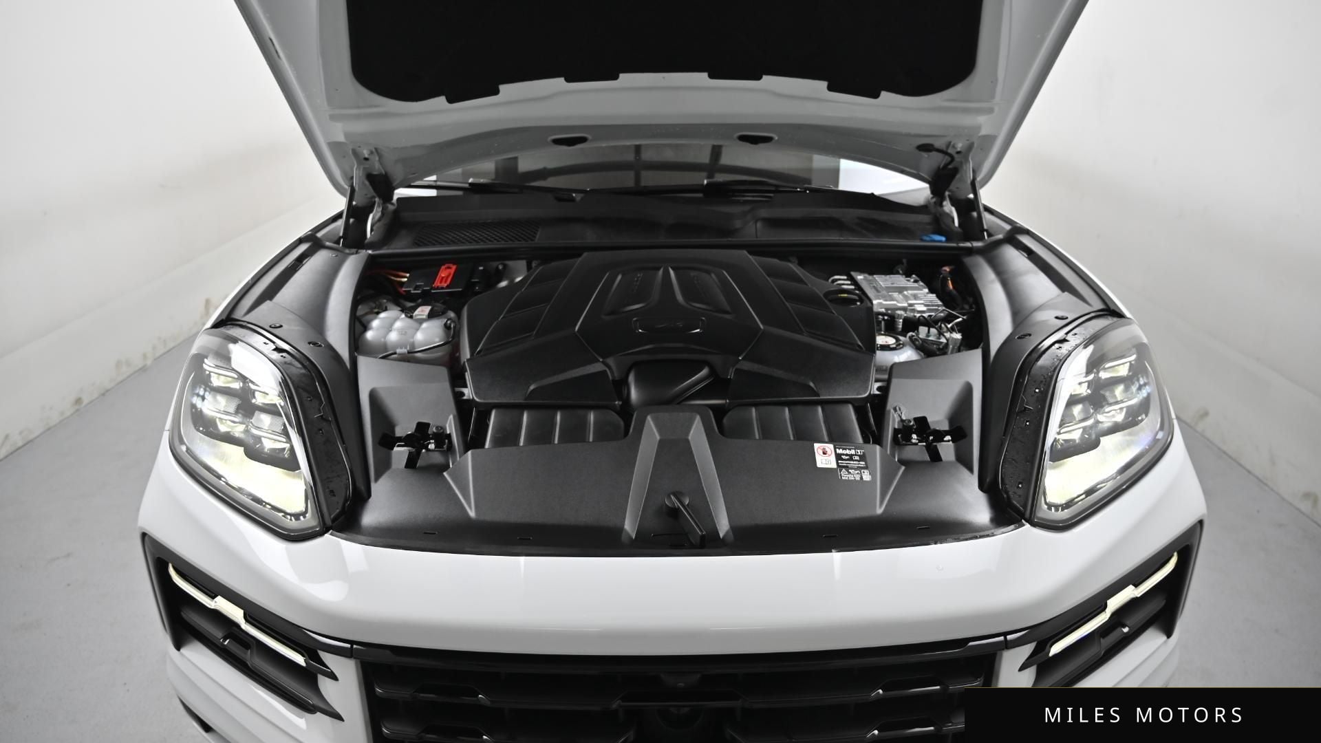 Porsche Cayenne 2025 — миниатюра 6