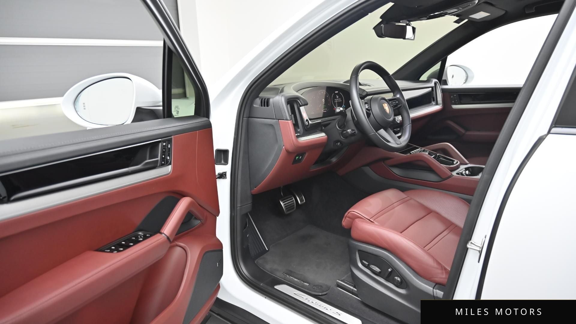 Porsche Cayenne 2025 — миниатюра 11