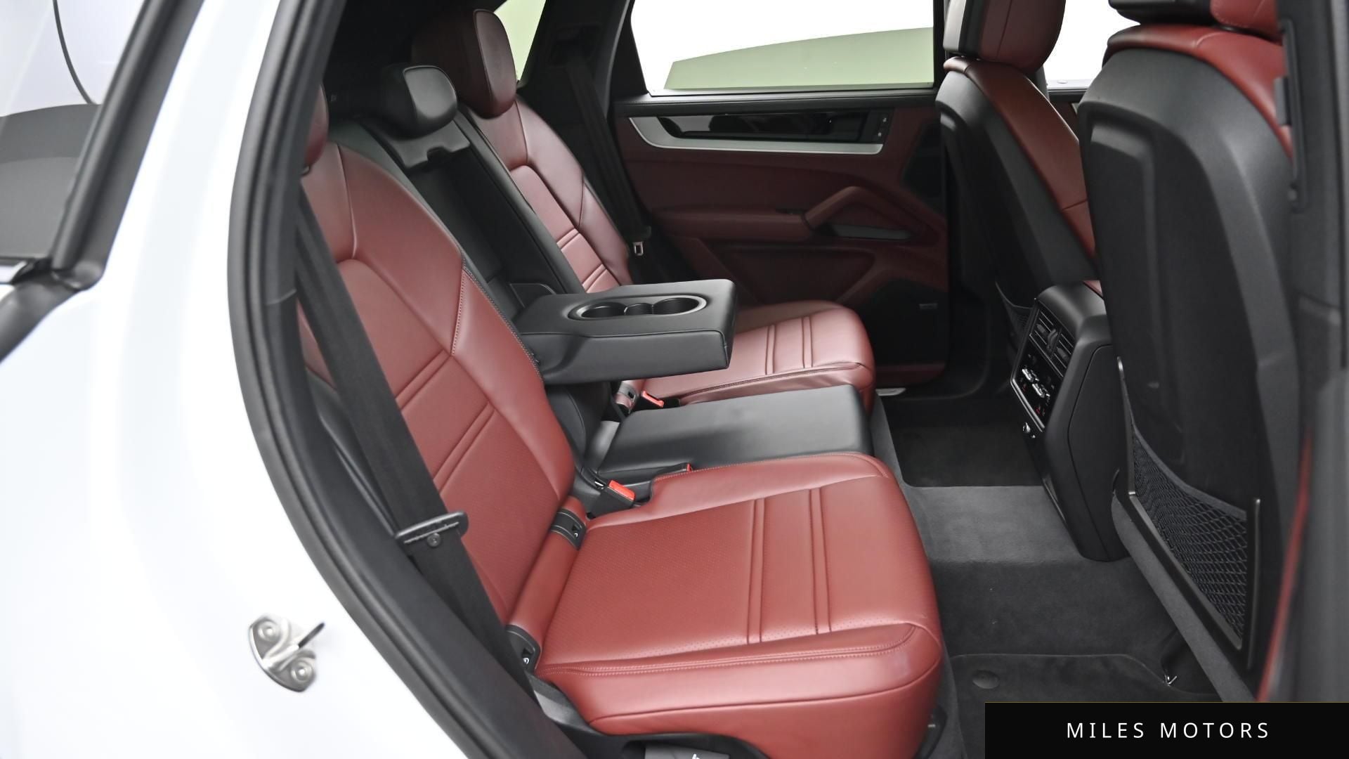 Porsche Cayenne 2025 — миниатюра 12