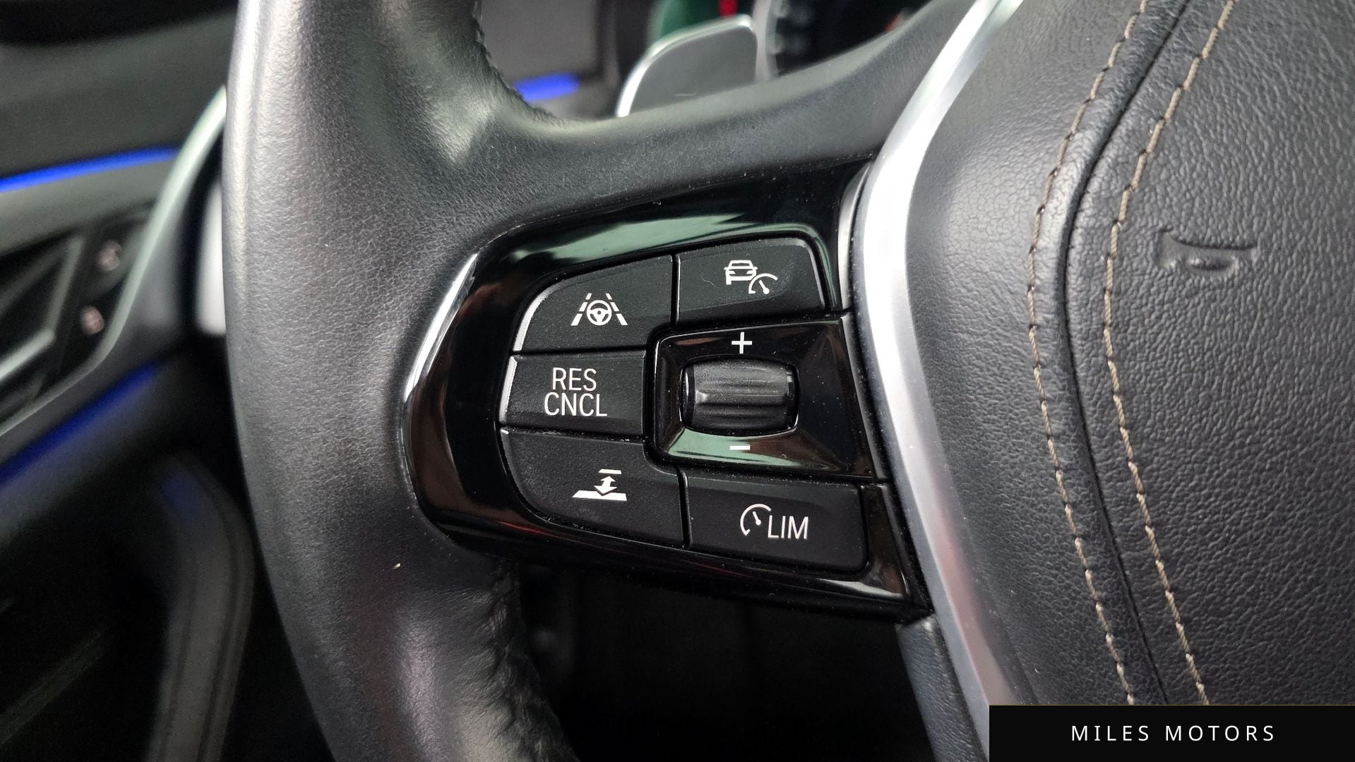 BMW 5시리즈 (G30) 2018 — миниатюра 17