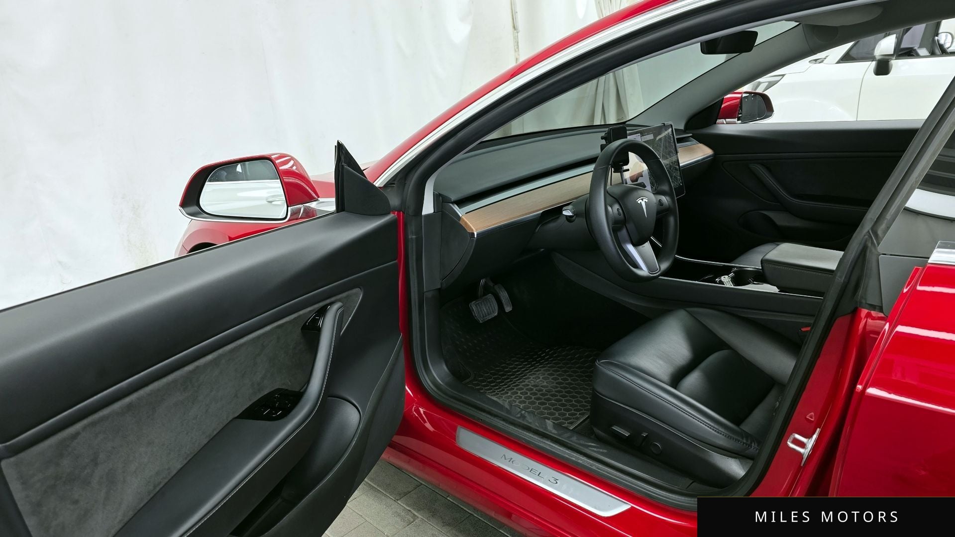 Tesla Model 3 2020 — миниатюра 10
