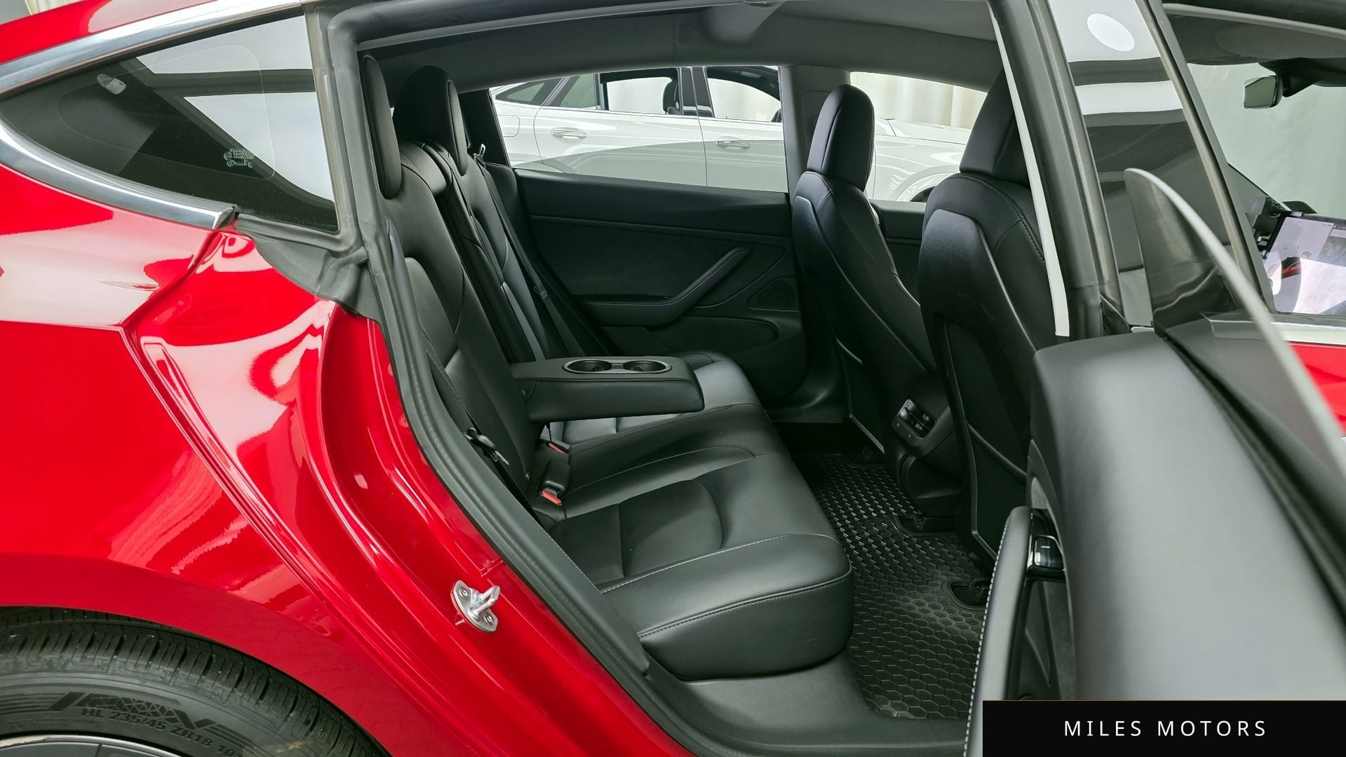 Tesla Model 3 2020 — миниатюра 12