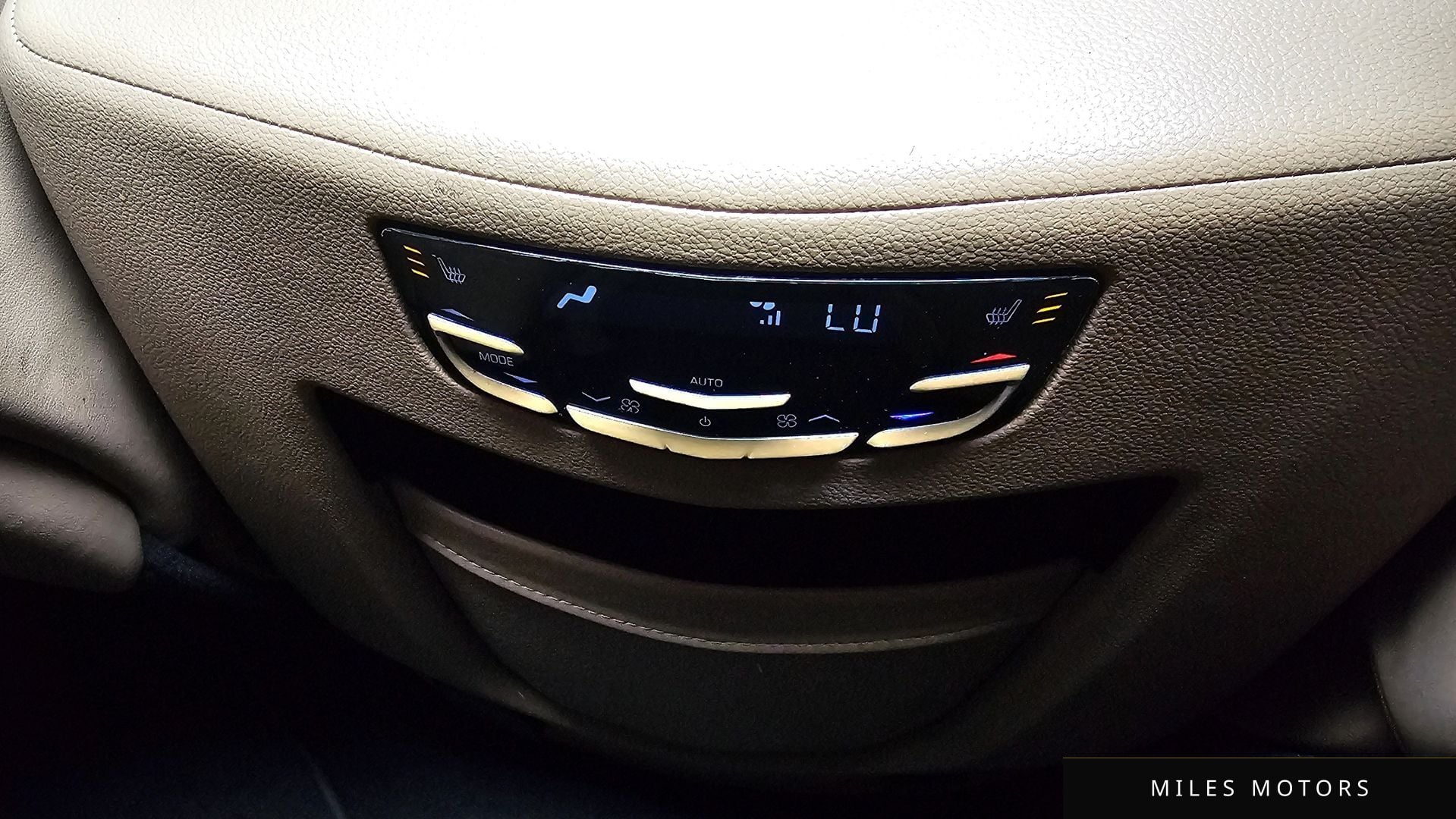 Cadillac Escalade 2018 — миниатюра 17