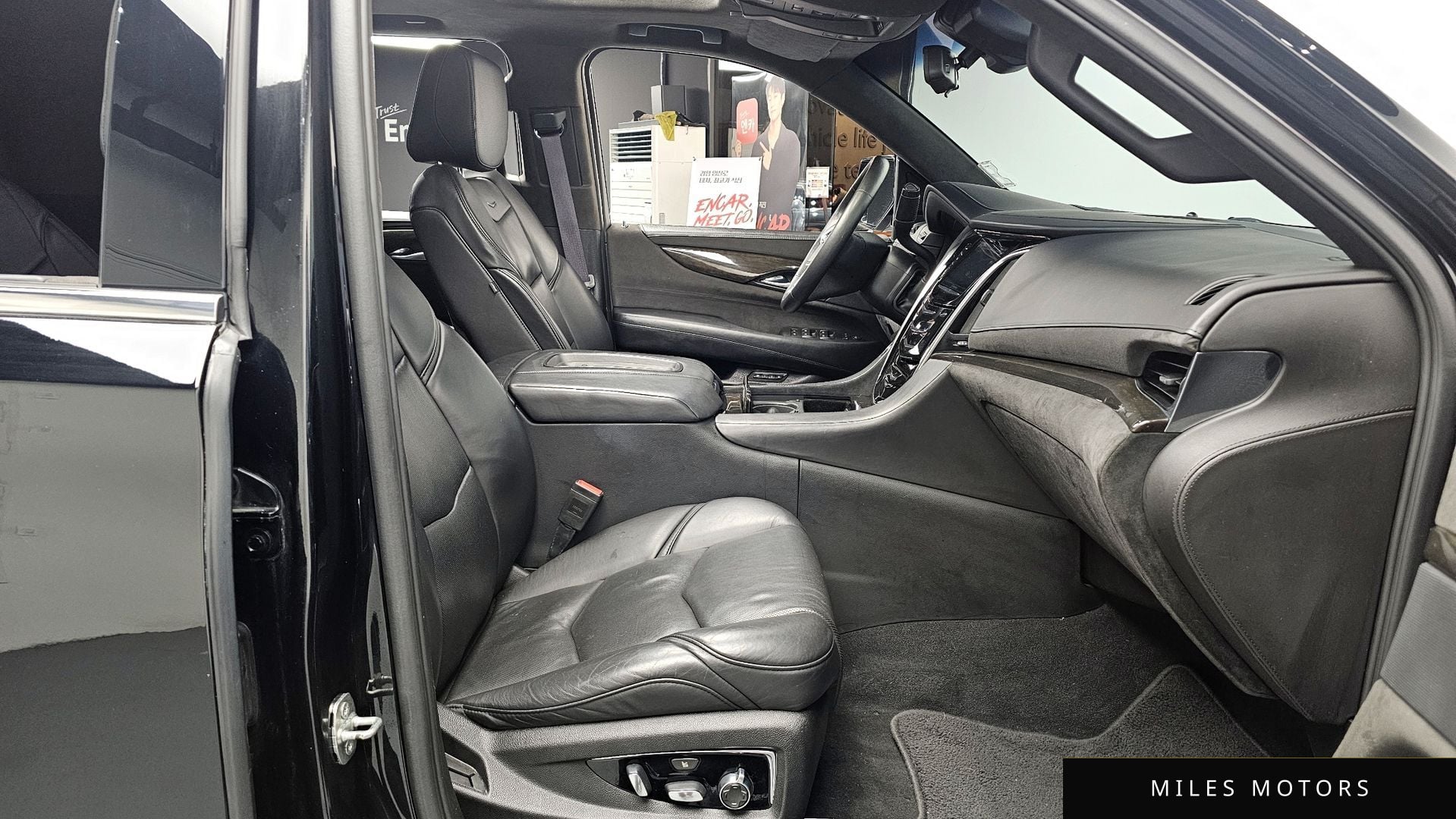 Cadillac Escalade 2017 — миниатюра 12