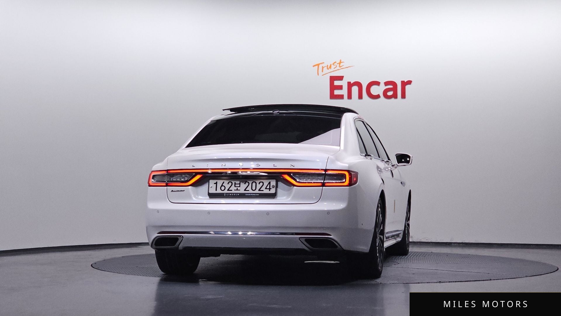 Lincoln Continental 2017 — миниатюра 3