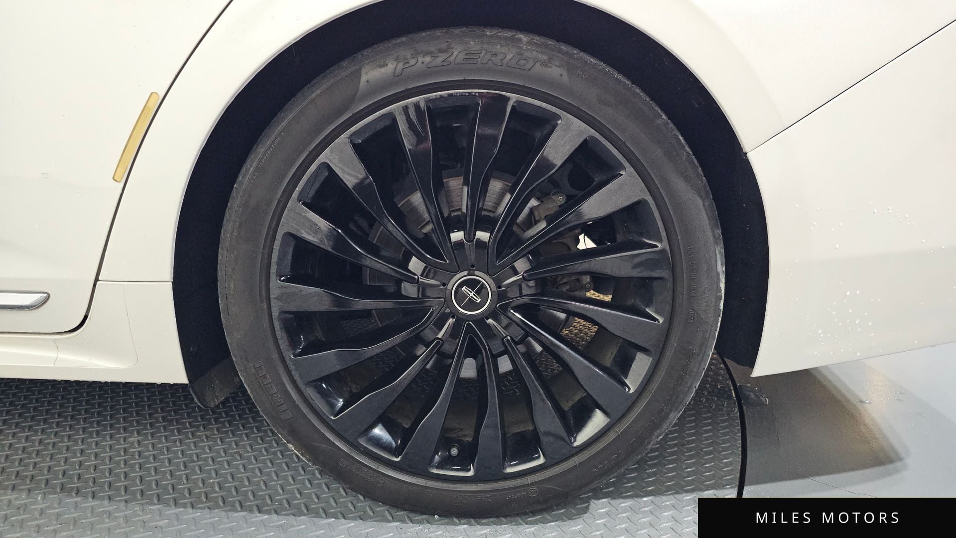 Lincoln Continental 2017 — миниатюра 4