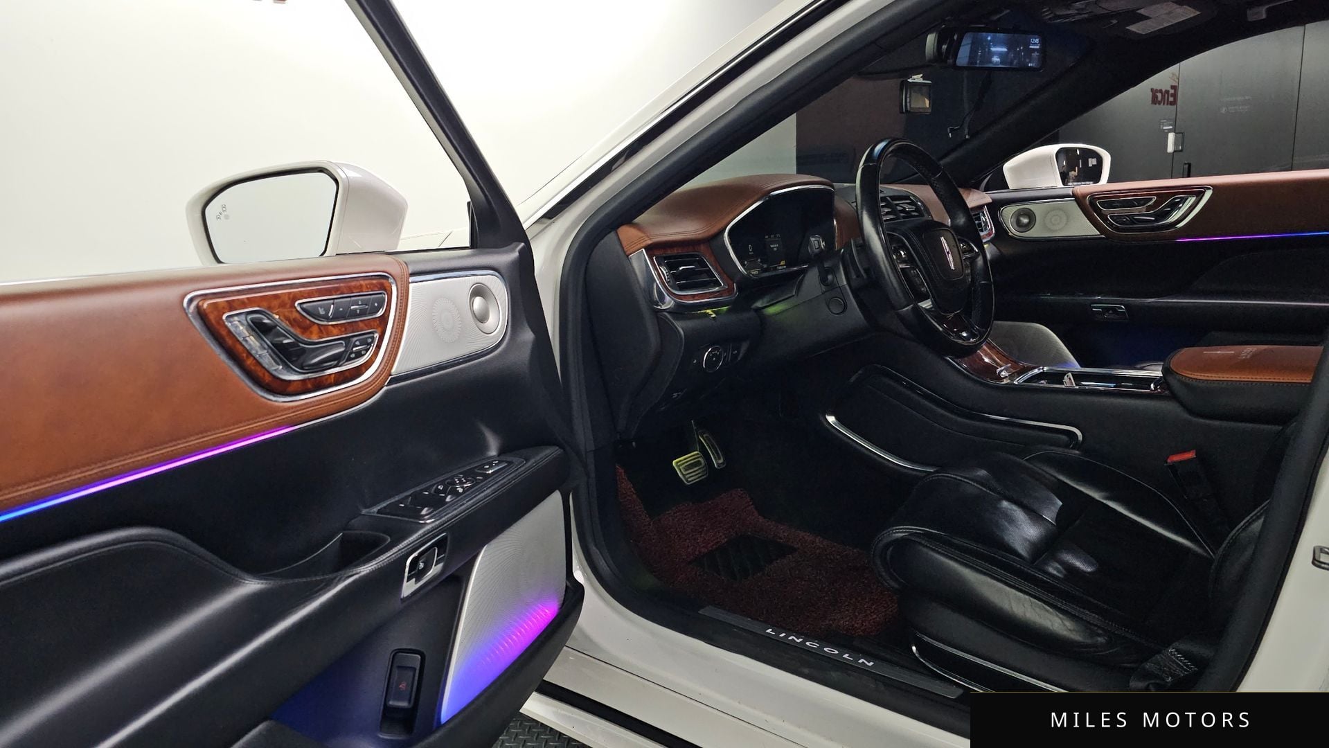 Lincoln Continental 2017 — миниатюра 9