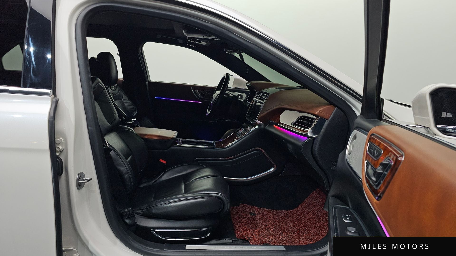 Lincoln Continental 2017 — миниатюра 11