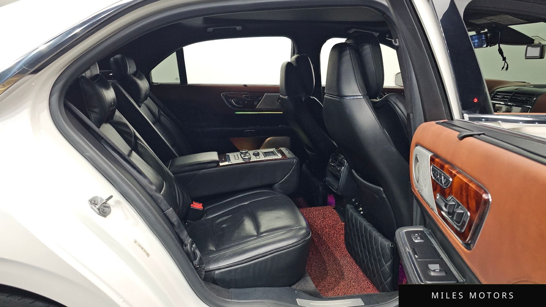 Lincoln Continental 2017 — миниатюра 12