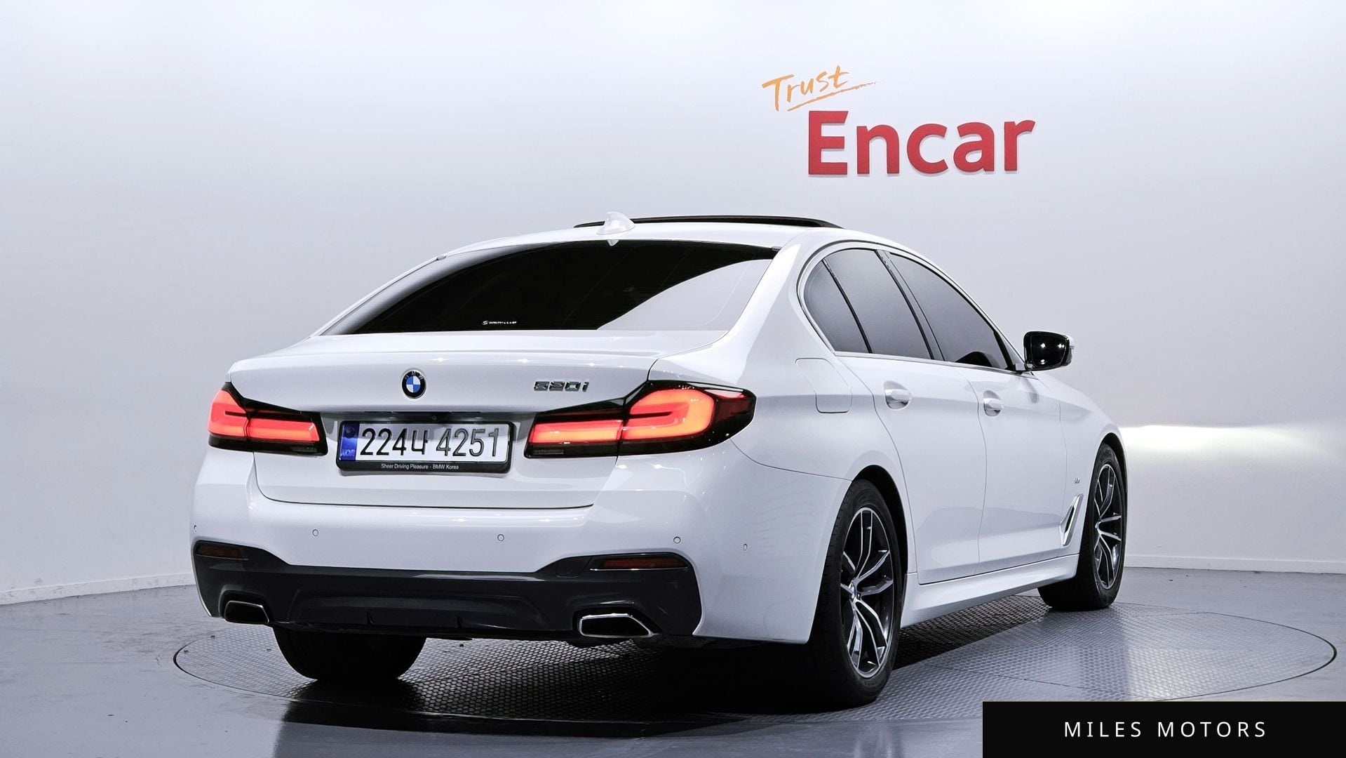 BMW 5 Series (G30) 2021 — миниатюра 2