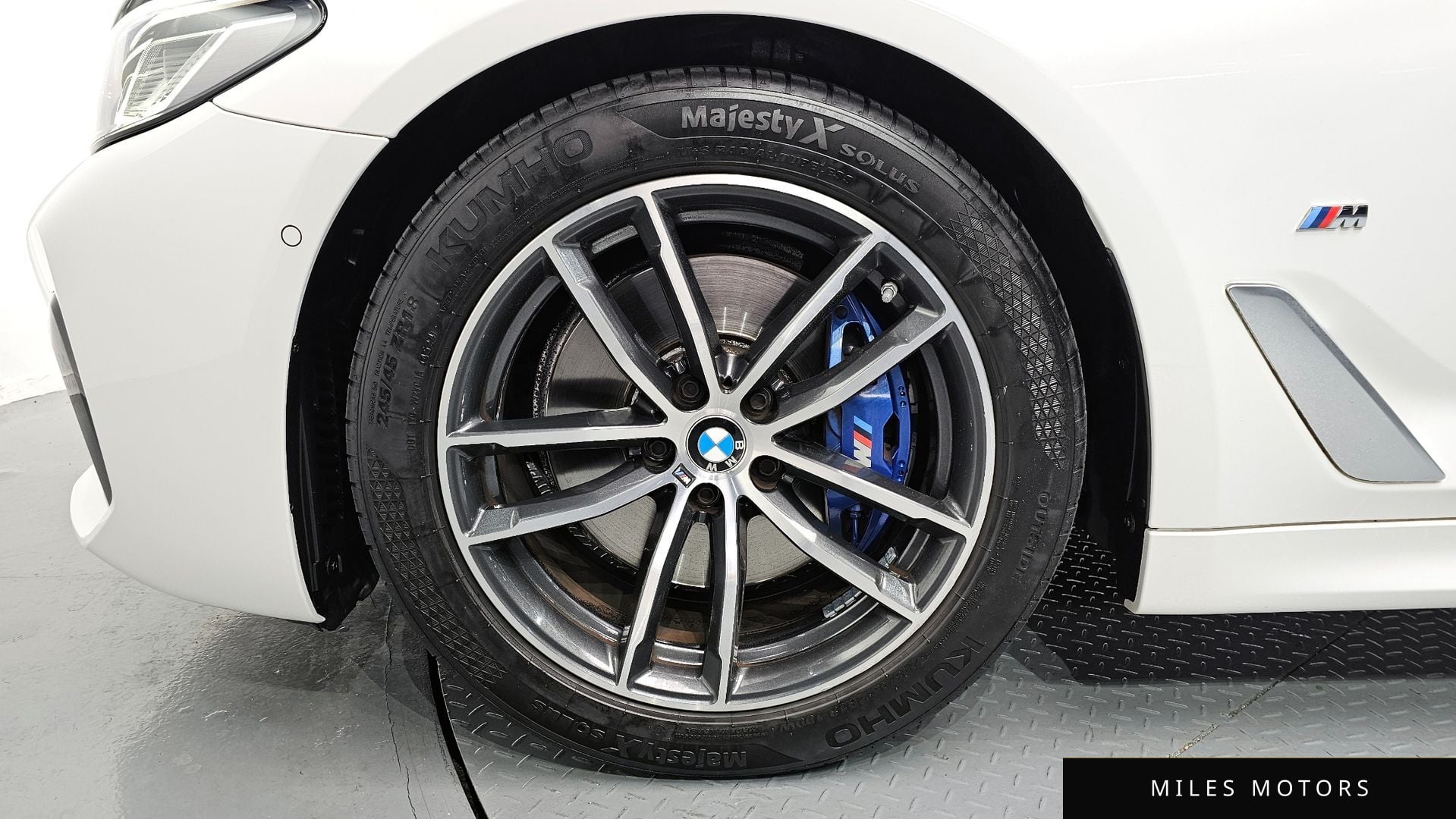 BMW 5 Series (G30) 2021 — миниатюра 5