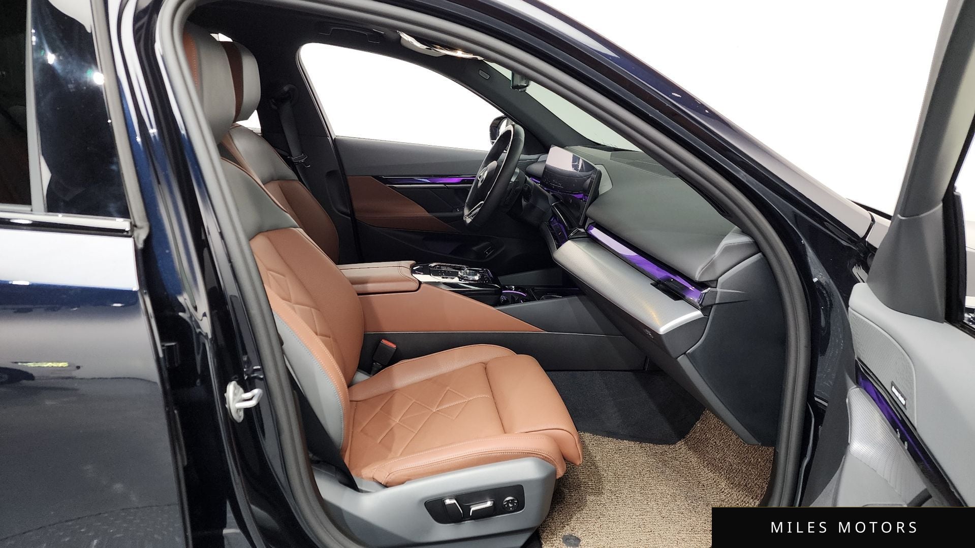 BMW 5 Series (G60) 2025 — миниатюра 11
