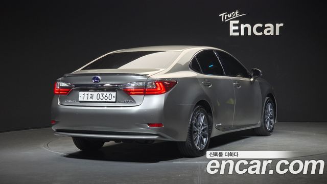 Лексус ES300h 2016 — миниатюра 2