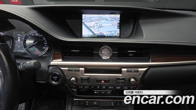 Лексус ES300h 2016 — миниатюра 14