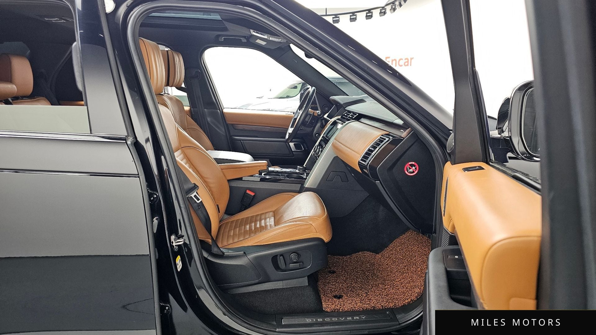 Land Rover Discovery 2018 — миниатюра 11
