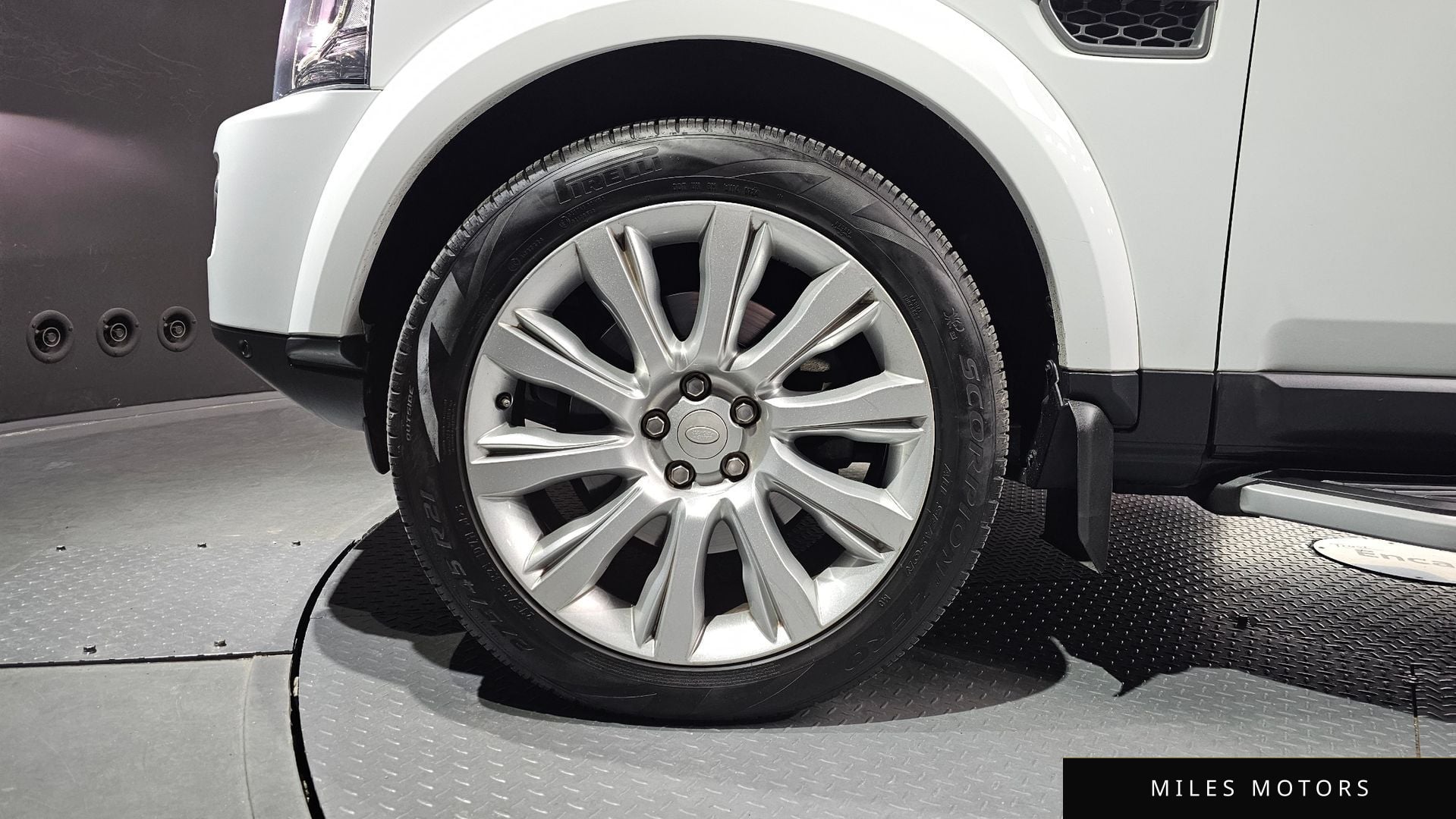 Land Rover Discovery 2016 — миниатюра 5