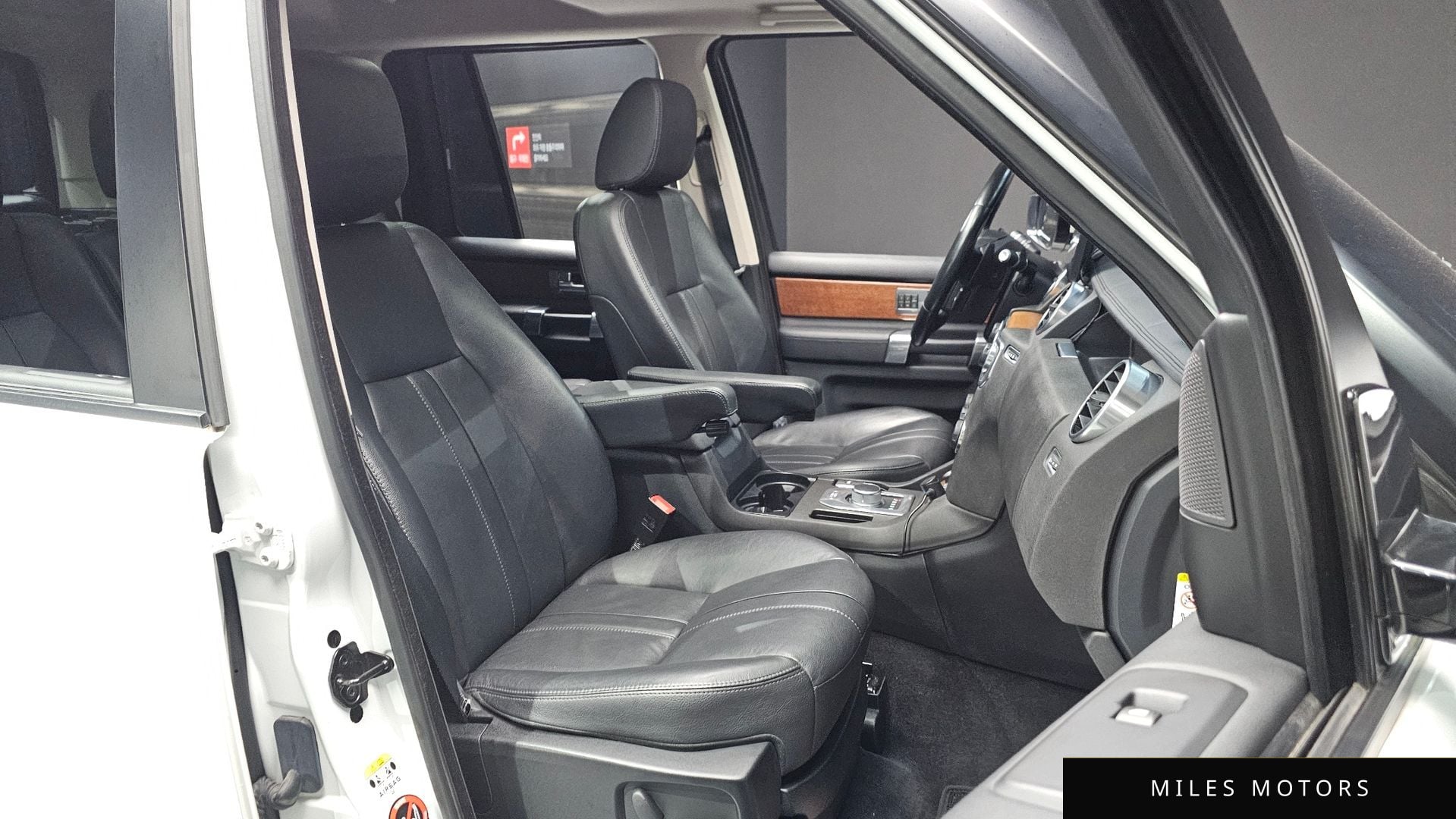 Land Rover Discovery 2016 — миниатюра 10