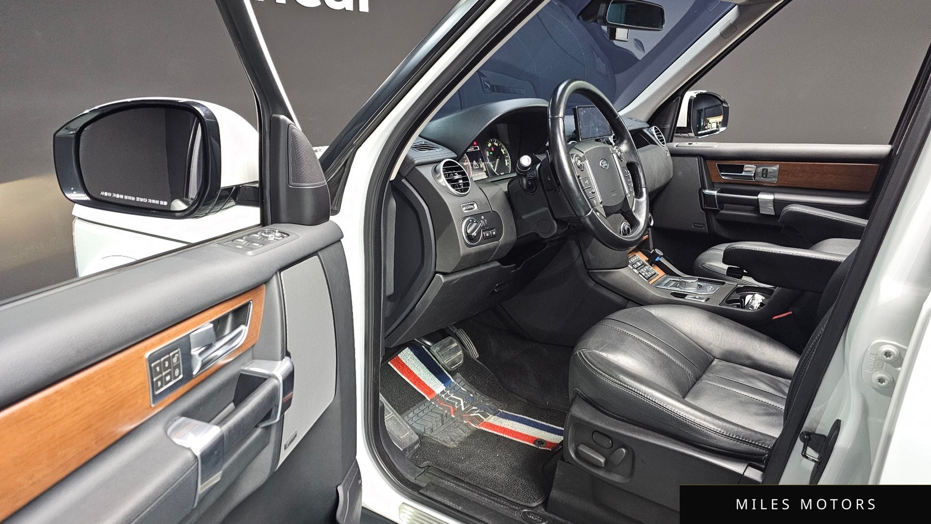 Land Rover Discovery 2016 — миниатюра 11