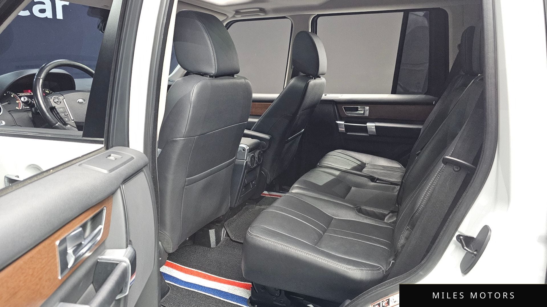 Land Rover Discovery 2016 — миниатюра 12