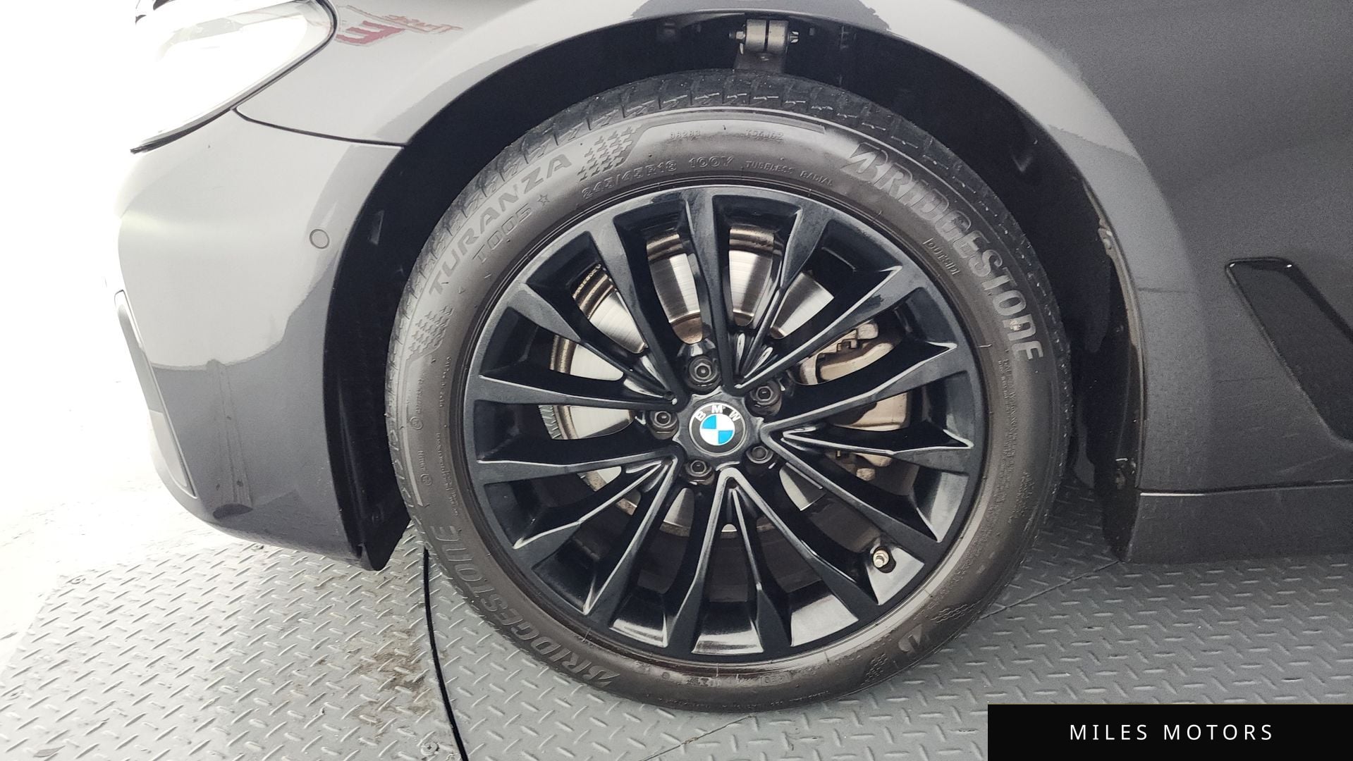 BMW 5 Series (G30) 2021 — миниатюра 5