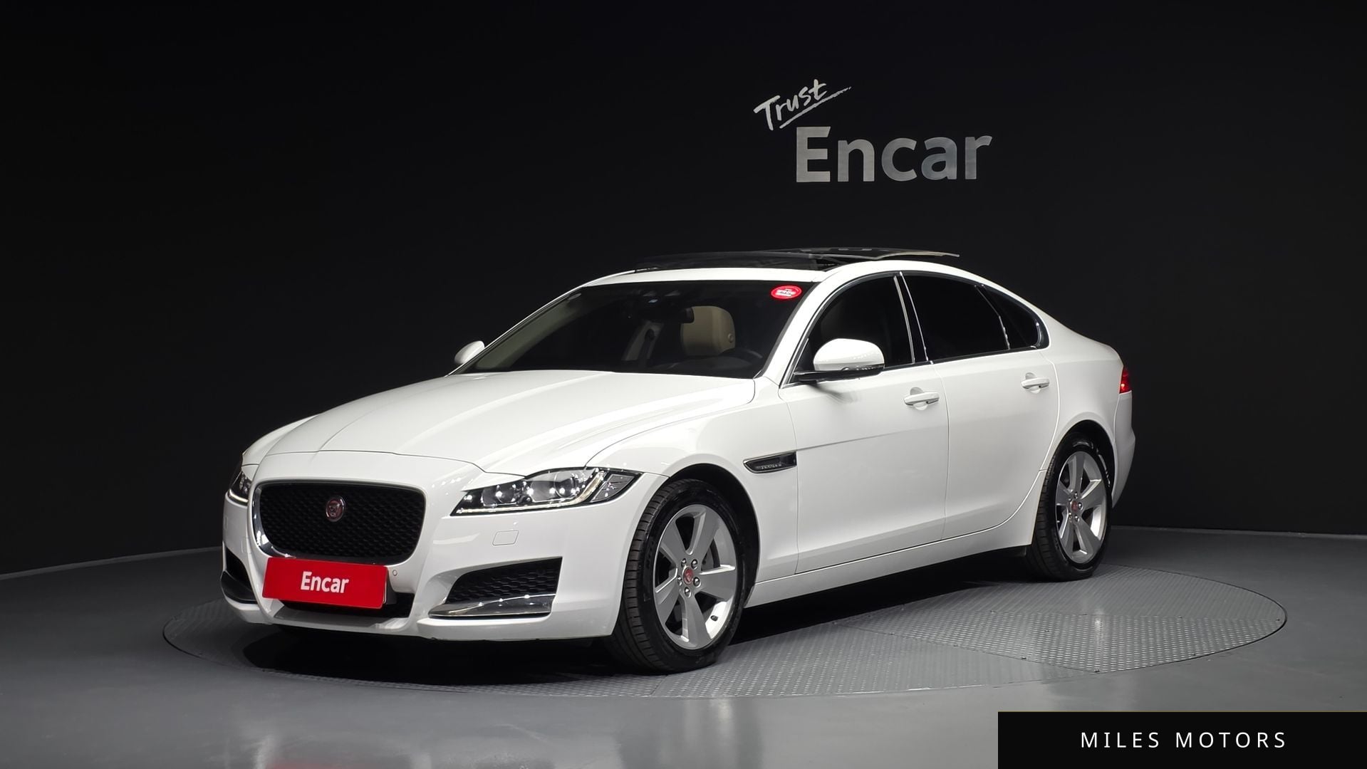 Jaguar XF (X260) 2018 — фото 1 из 12