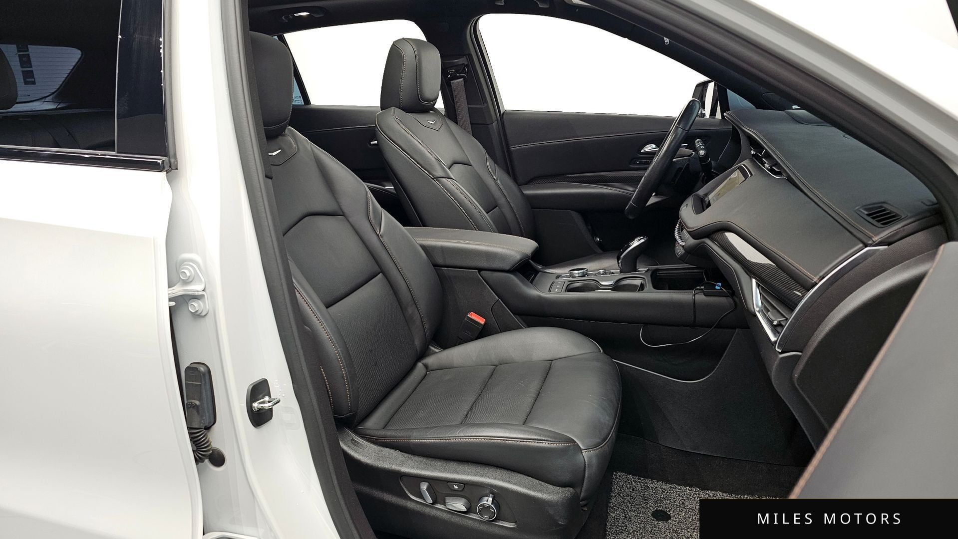 Cadillac XT4 2023 — миниатюра 10