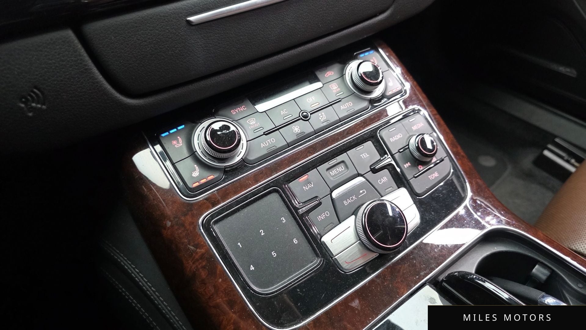 Audi A8 2012 — миниатюра 16