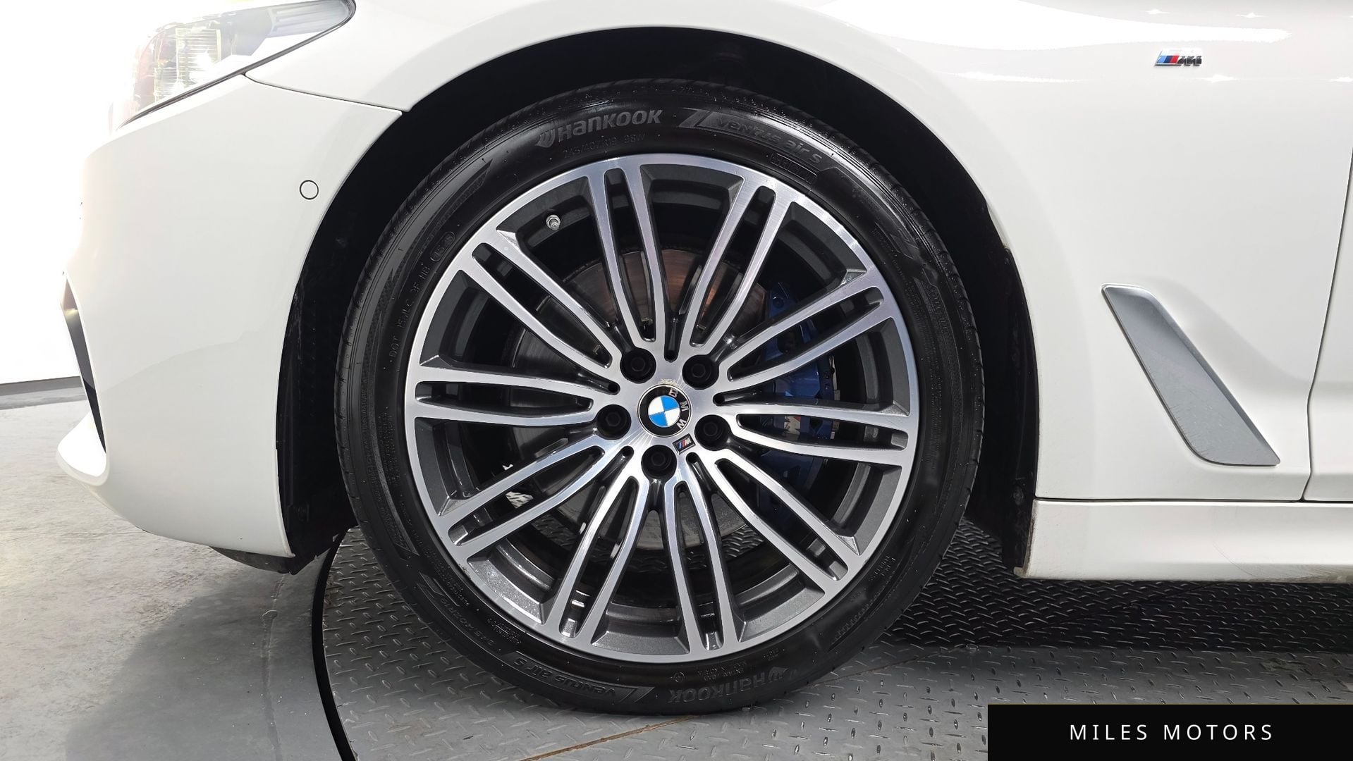 BMW 5 Series (G30) 2019 — миниатюра 4