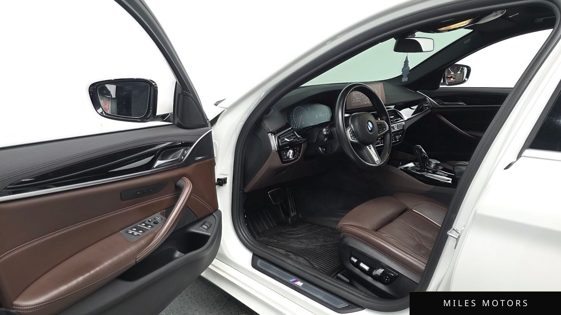 BMW 5 Series (G30) 2019 — миниатюра 11