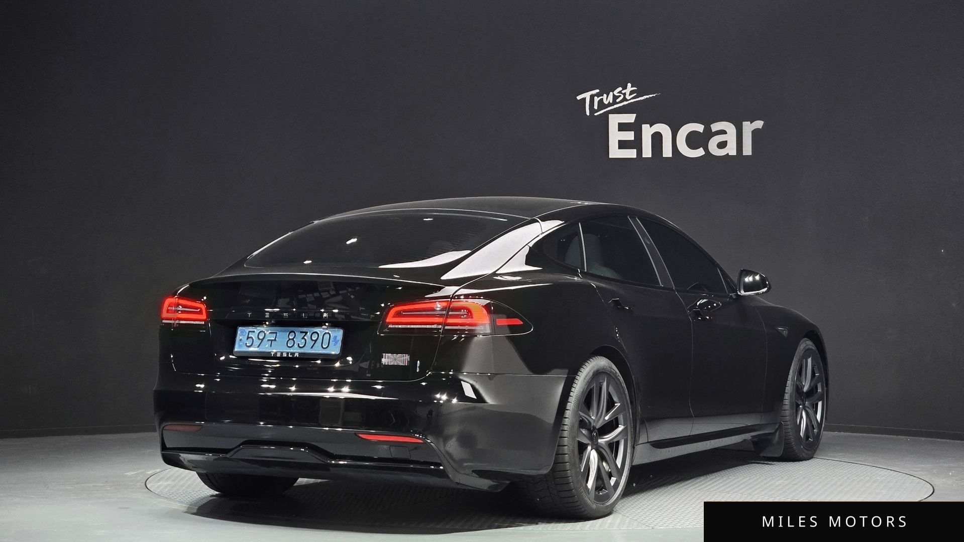 Tesla Model S 2023 — миниатюра 2
