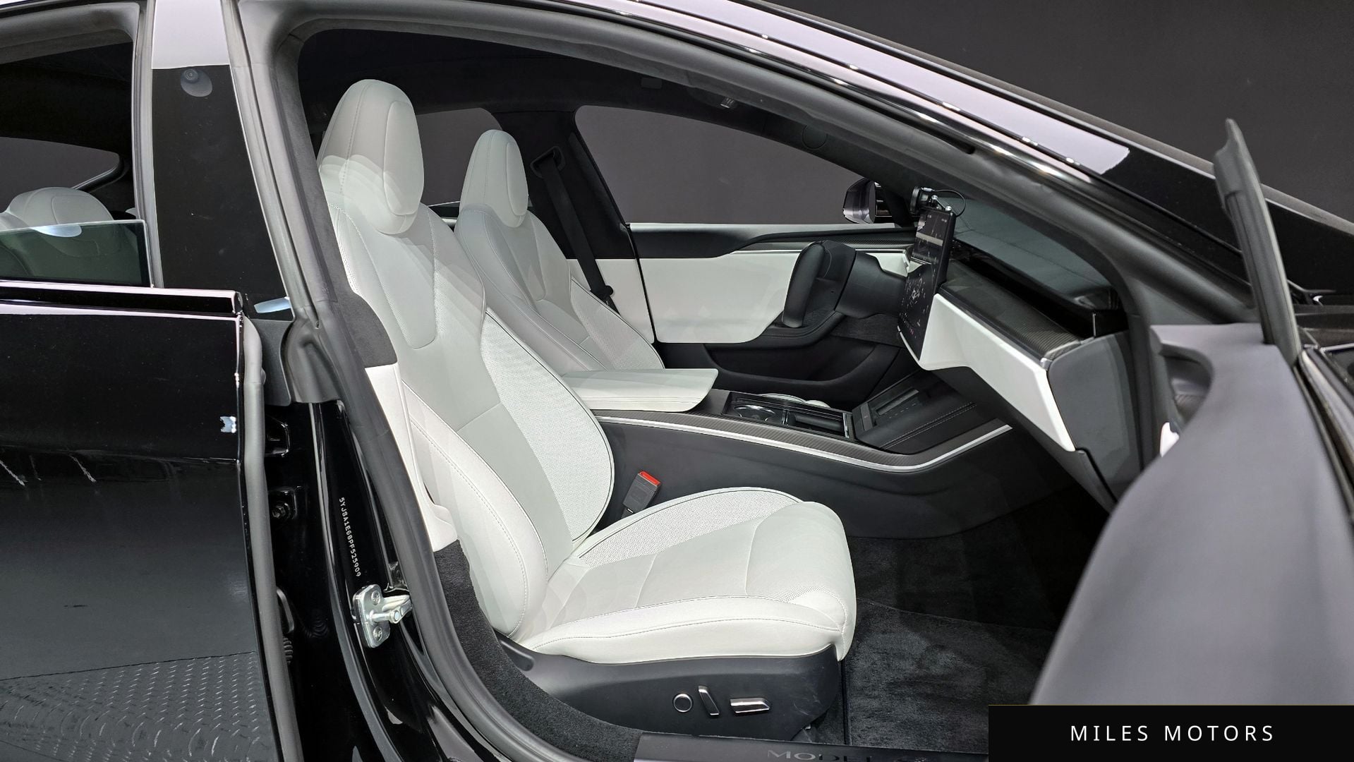 Tesla Model S 2023 — миниатюра 10