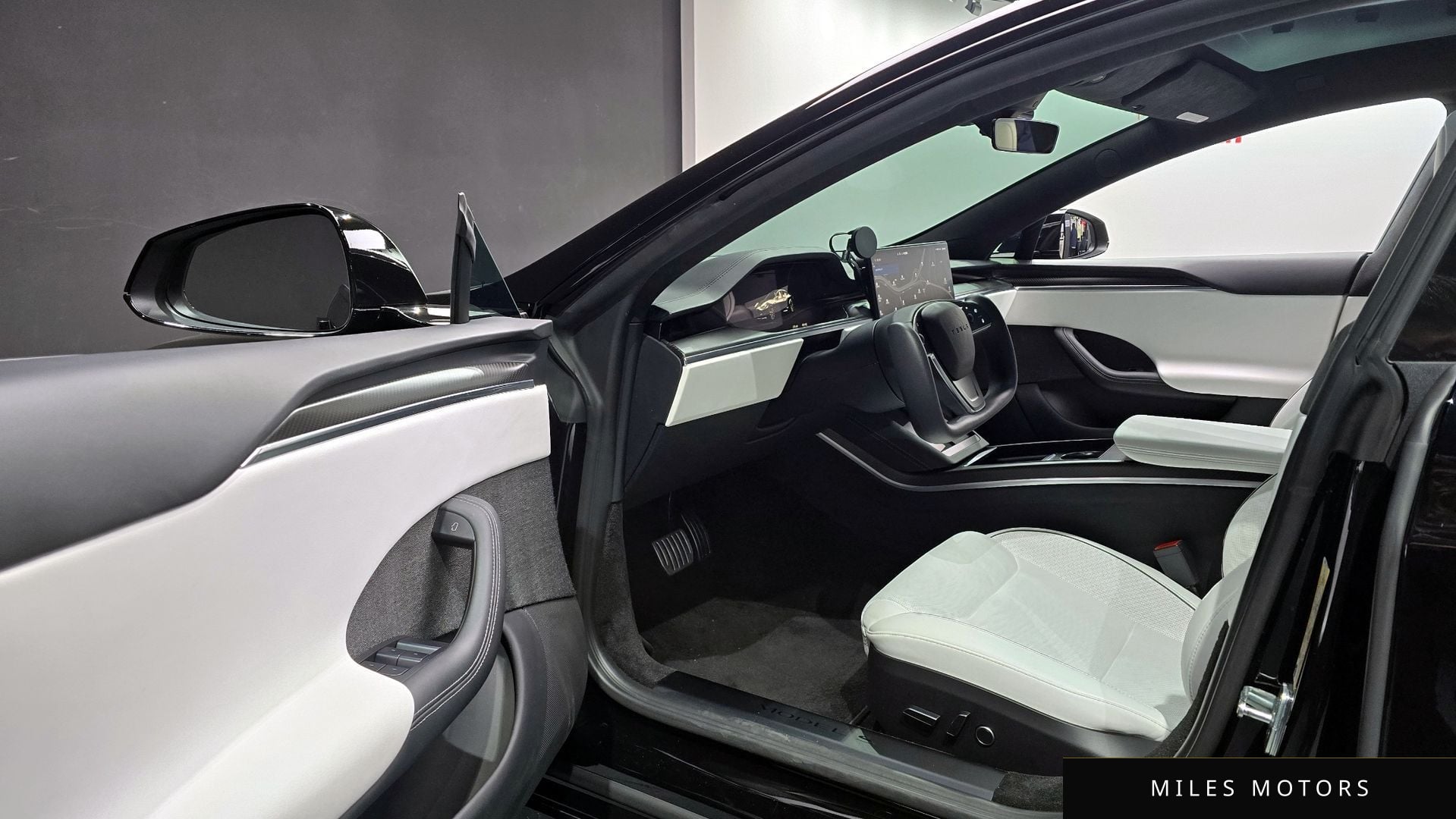 Tesla Model S 2023 — миниатюра 11