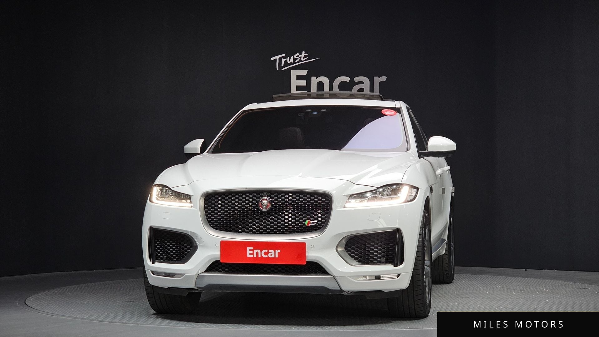 Jaguar F-PACE 2017 — миниатюра 3