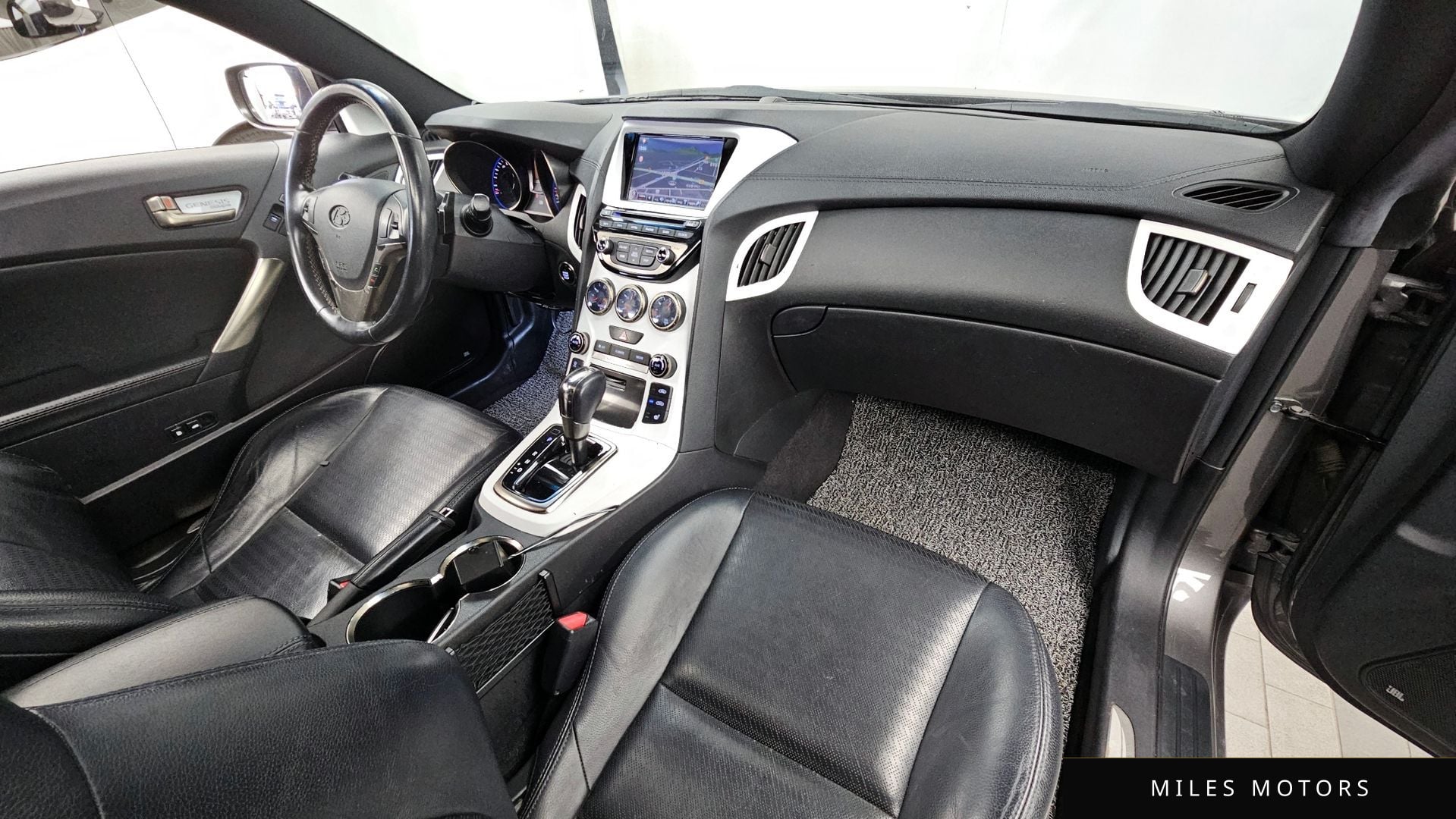 Hyundai Genesis 2012 — миниатюра 7