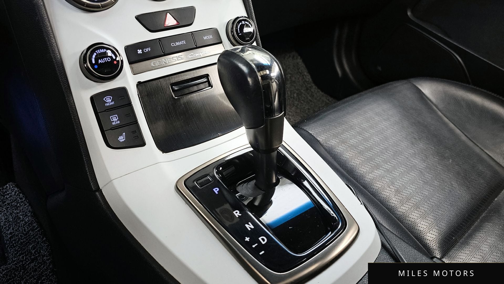 Hyundai Genesis 2012 — миниатюра 9