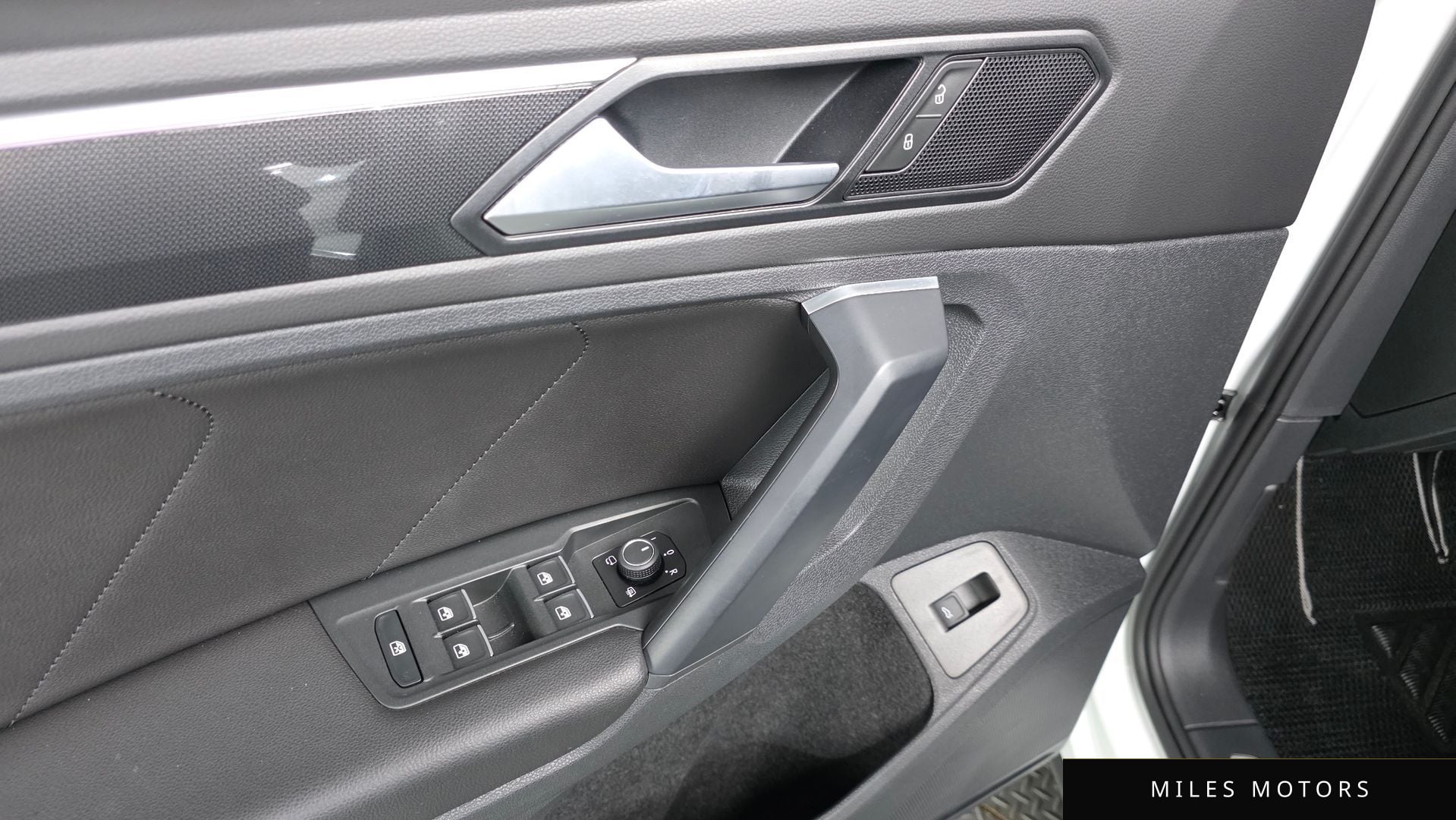 Volkswagen 티구안 2023 — миниатюра 12