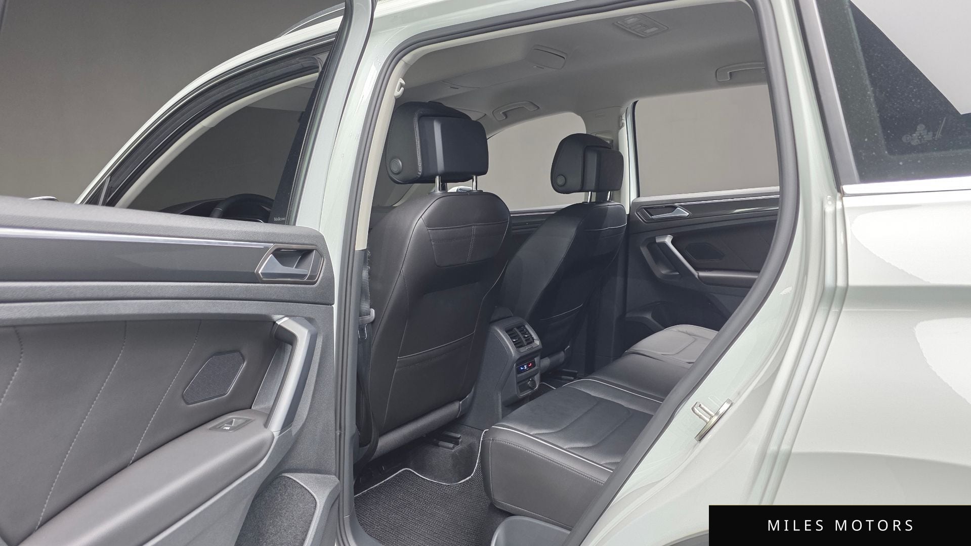 Volkswagen 티구안 2023 — миниатюра 18