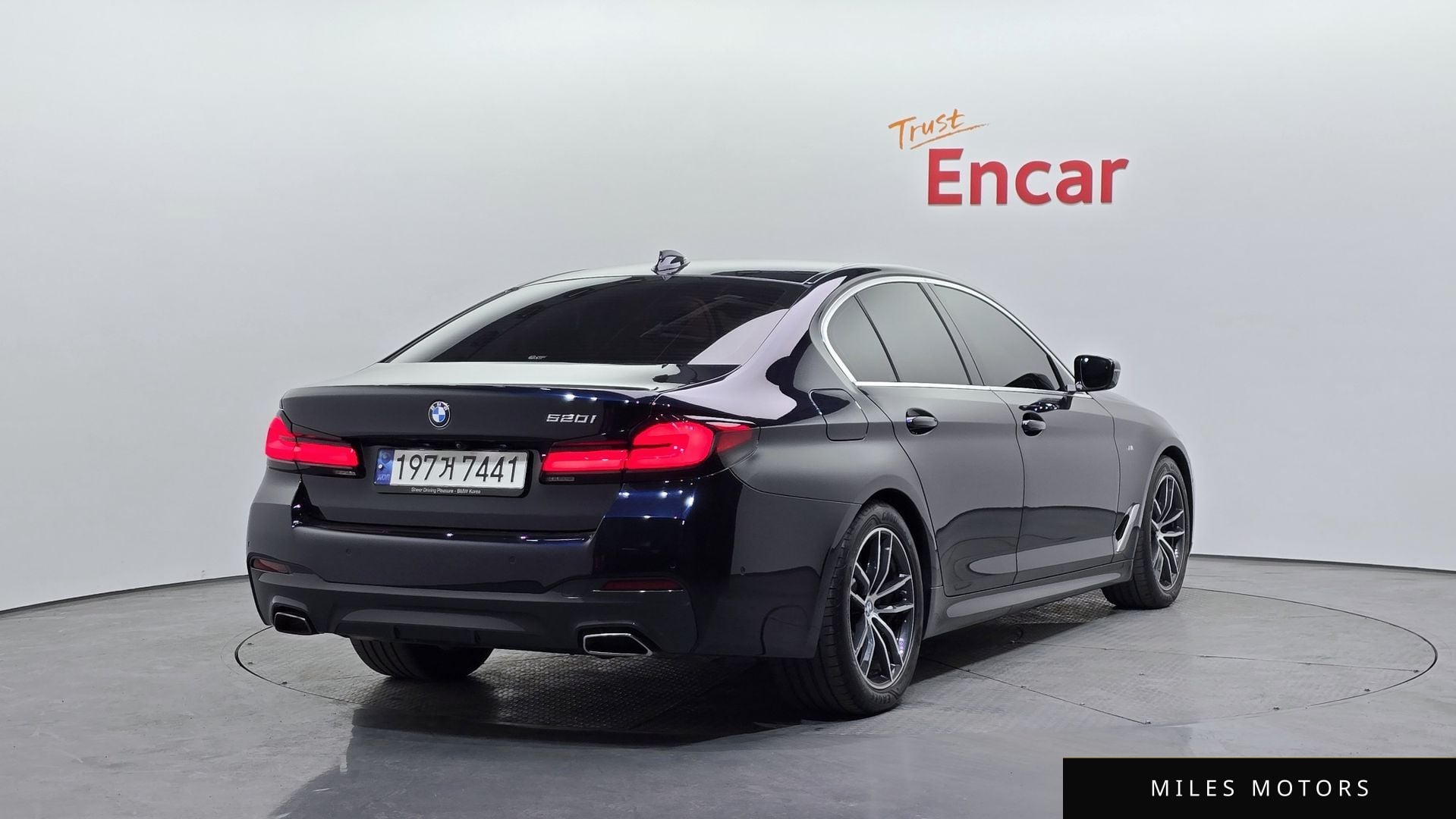 BMW 5 Series (G30) 2021 — миниатюра 2