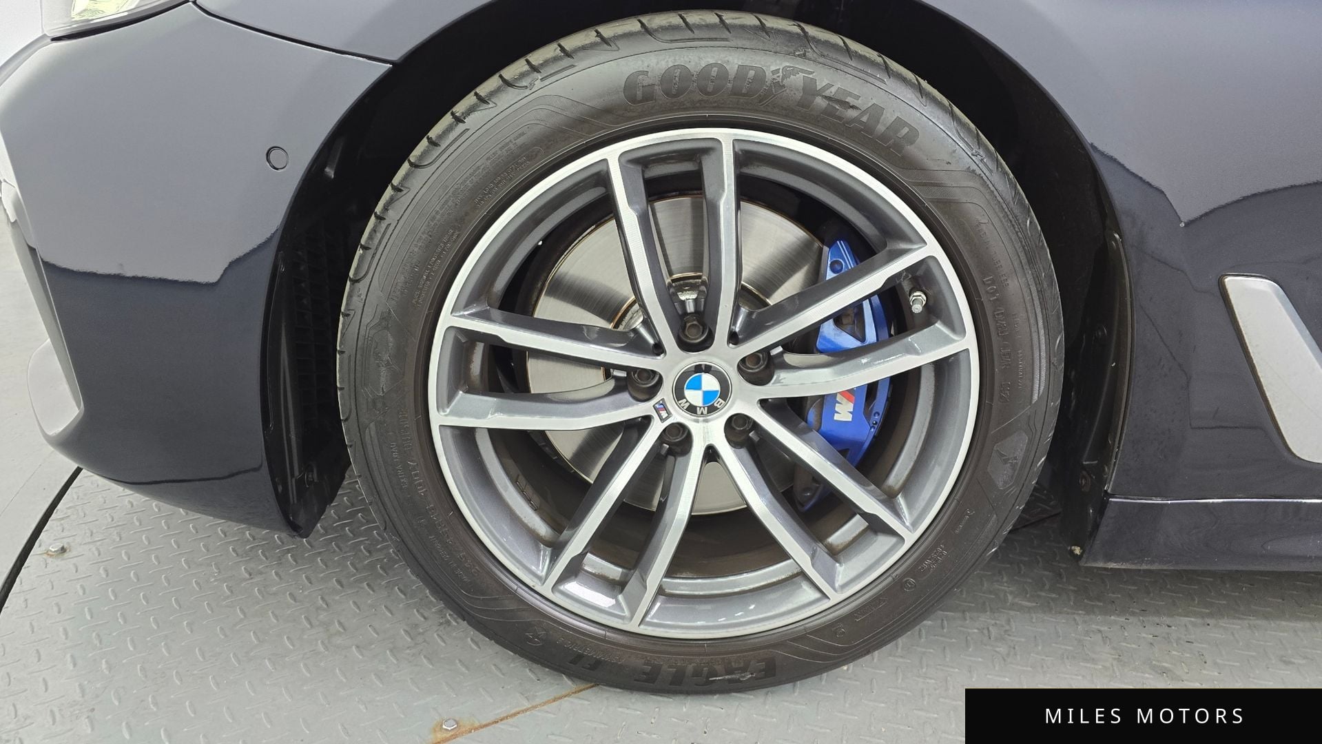 BMW 5 Series (G30) 2021 — миниатюра 5