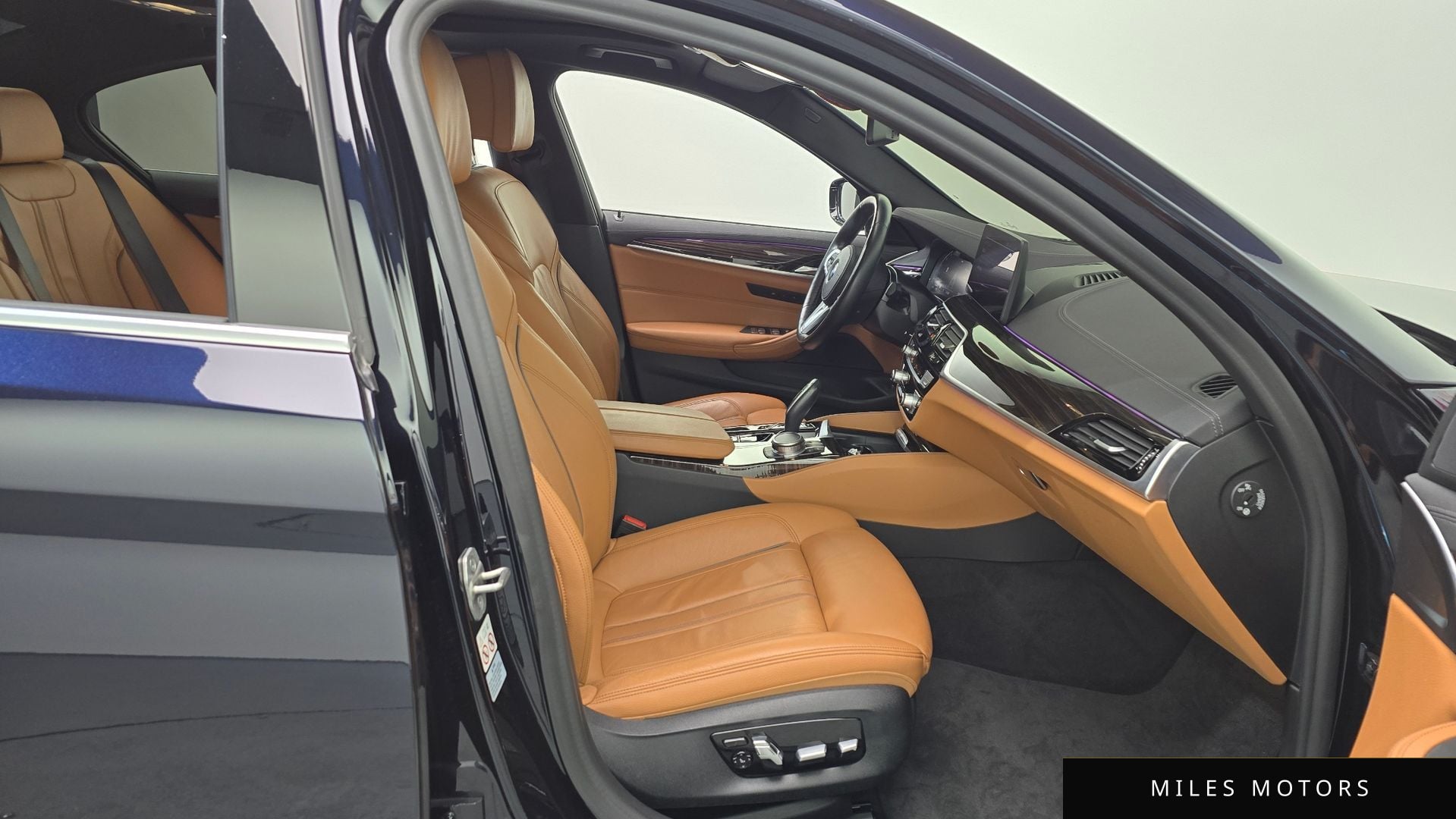 BMW 5 Series (G30) 2021 — миниатюра 11
