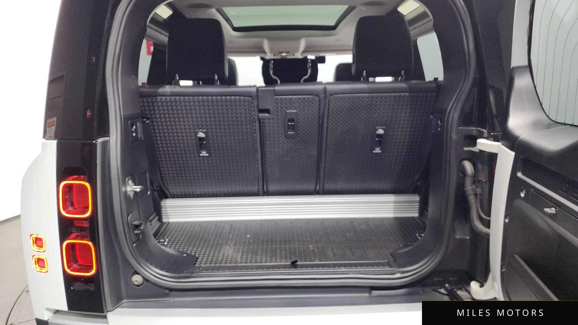 Land Rover 디펜더 (L663) 2022 — миниатюра 20
